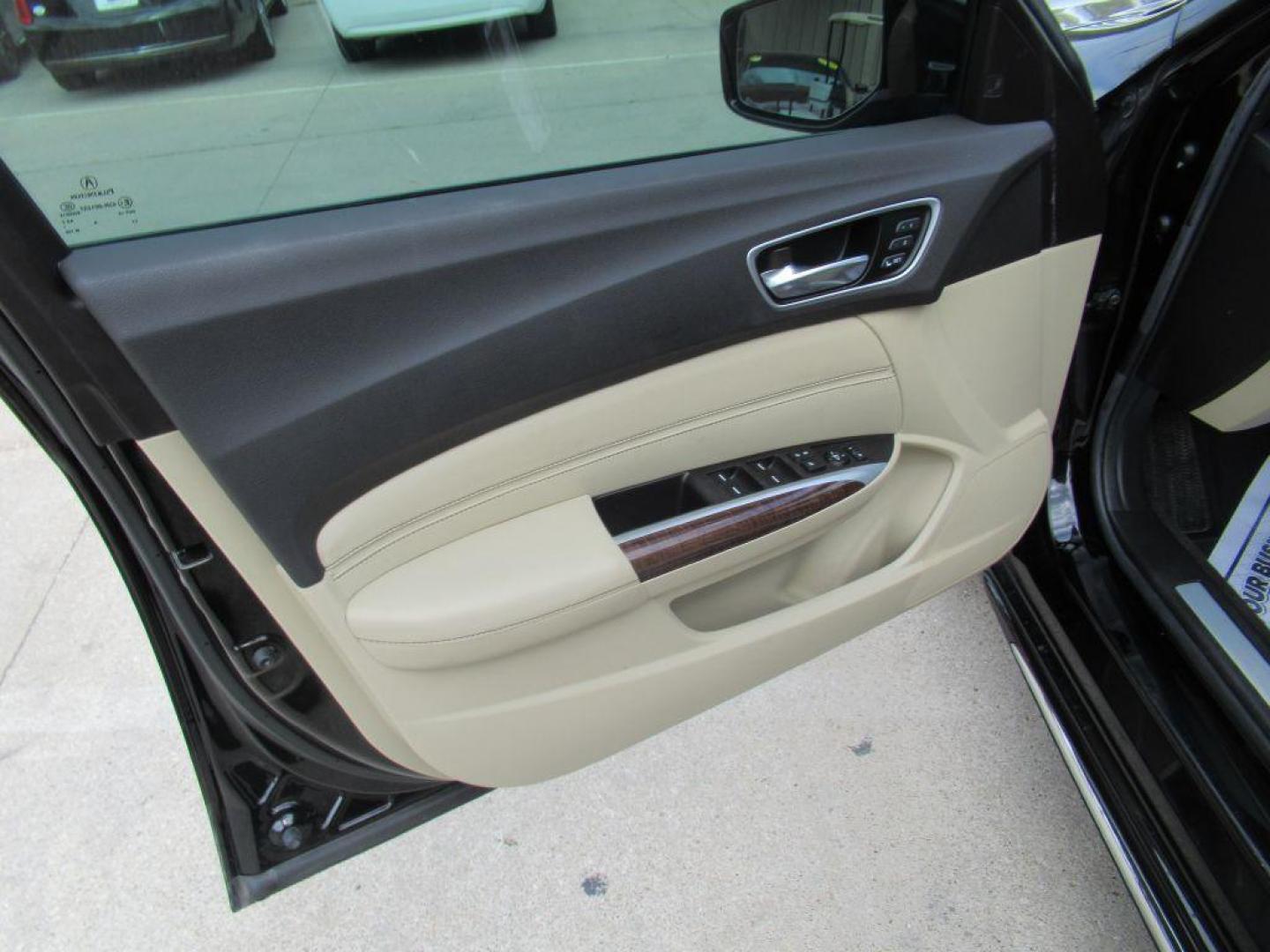2019 BLACK ACURA TLX TECHNOLOGY (19UUB2F43KA) with an 3.5L engine, Automatic transmission, located at 908 SE 14th Street, Des Moines, IA, 50317, (515) 281-0330, 41.580303, -93.597046 - Photo#9