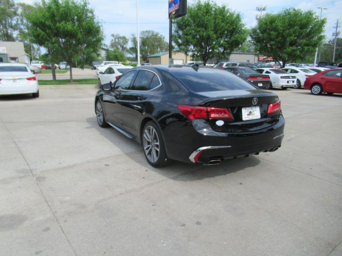 2019 BLACK ACURA TLX TECHNOLOGY (19UUB2F43KA) with an 3.5L engine, Automatic transmission, located at 908 SE 14th Street, Des Moines, IA, 50317, (515) 281-0330, 41.580303, -93.597046 - Photo#6