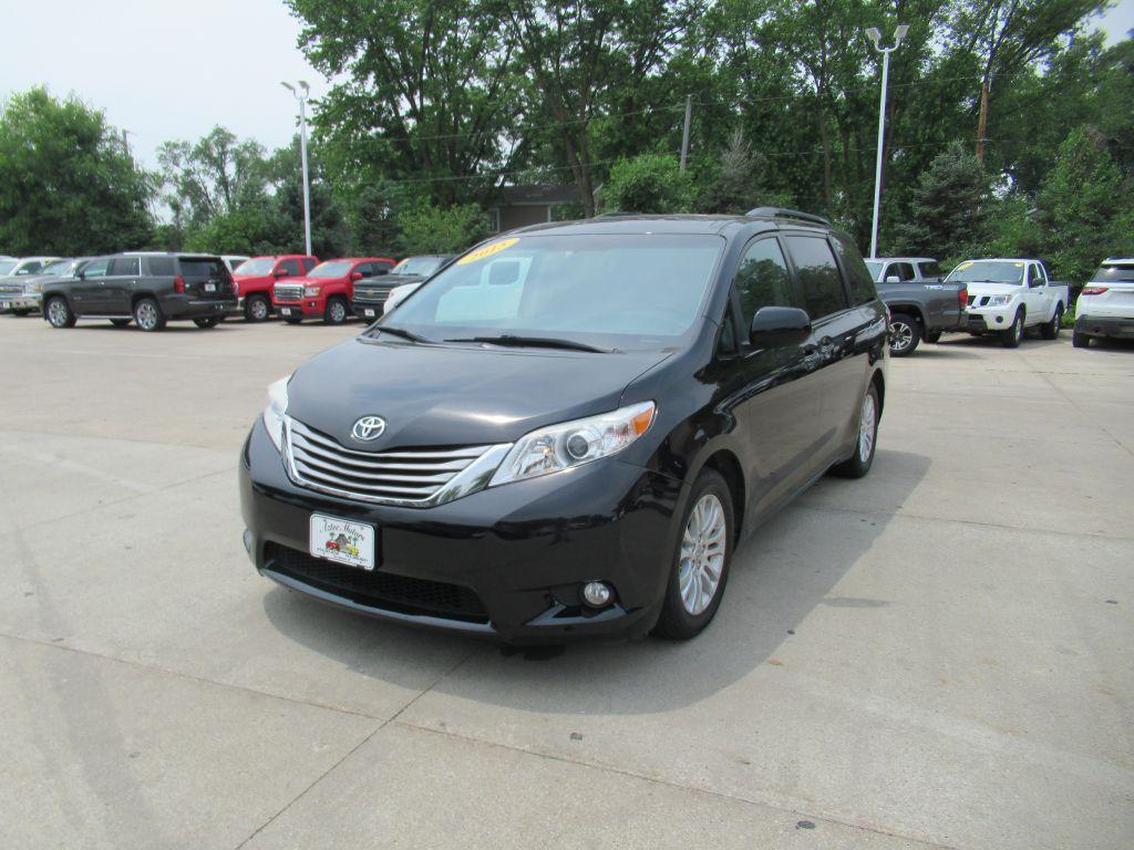 photo of 2015 TOYOTA SIENNA 4DR