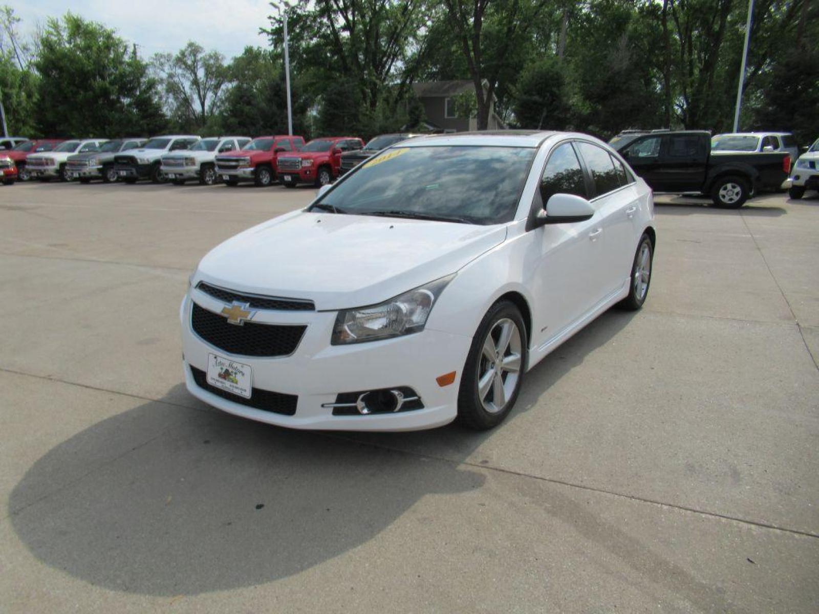 2014 WHITE CHEVROLET CRUZE LT (1G1PE5SB6E7) with an 1.4L engine, Automatic transmission, located at 908 SE 14th Street, Des Moines, IA, 50317, (515) 281-0330, 41.580303, -93.597046 - Photo #0
