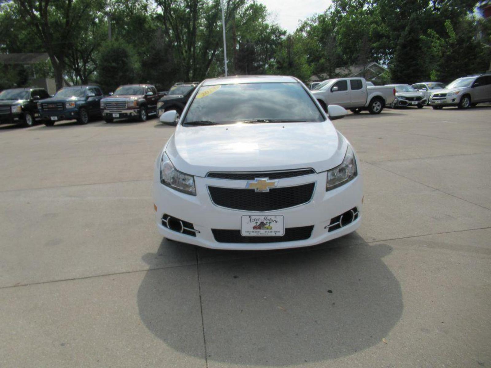 2014 WHITE CHEVROLET CRUZE LT (1G1PE5SB6E7) with an 1.4L engine, Automatic transmission, located at 908 SE 14th Street, Des Moines, IA, 50317, (515) 281-0330, 41.580303, -93.597046 - Photo #1