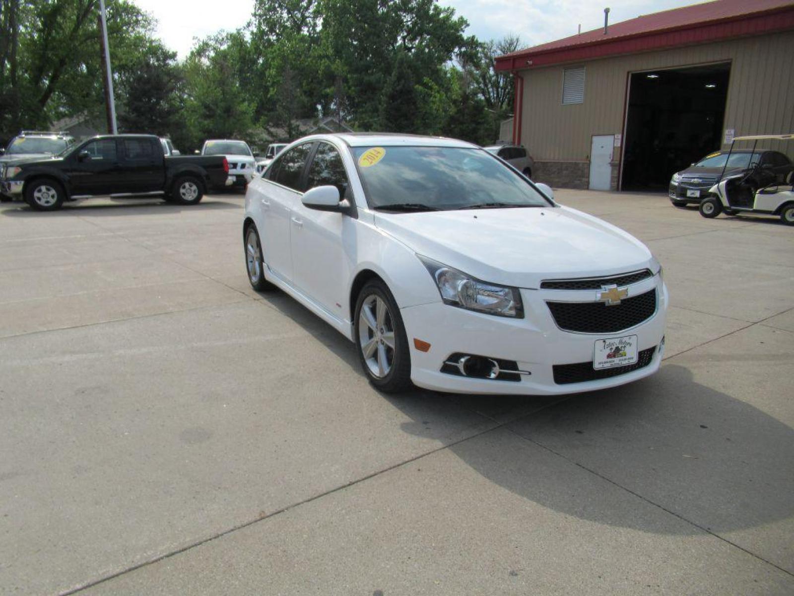 2014 WHITE CHEVROLET CRUZE LT (1G1PE5SB6E7) with an 1.4L engine, Automatic transmission, located at 908 SE 14th Street, Des Moines, IA, 50317, (515) 281-0330, 41.580303, -93.597046 - Photo #2