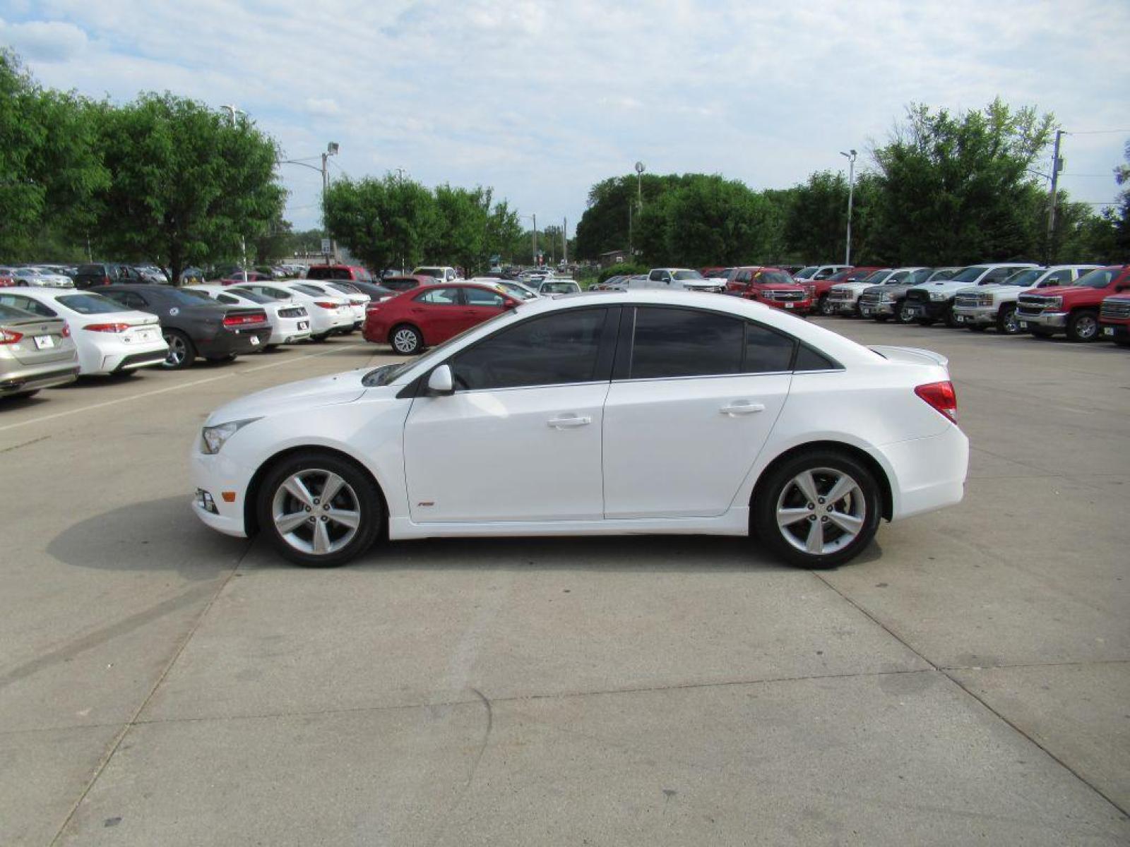 2014 WHITE CHEVROLET CRUZE LT (1G1PE5SB6E7) with an 1.4L engine, Automatic transmission, located at 908 SE 14th Street, Des Moines, IA, 50317, (515) 281-0330, 41.580303, -93.597046 - Photo #7