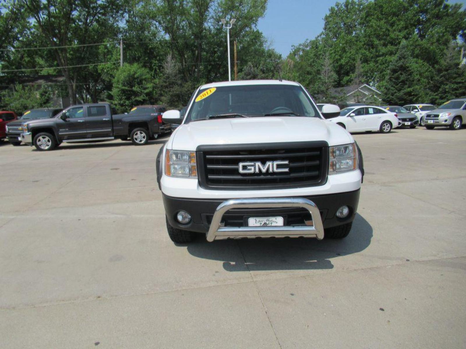 2011 WHITE GMC SIERRA 1500 SLT (3GTP2WE38BG) with an 5.3L engine, Automatic transmission, located at 908 SE 14th Street, Des Moines, IA, 50317, (515) 281-0330, 41.580303, -93.597046 - Photo #1