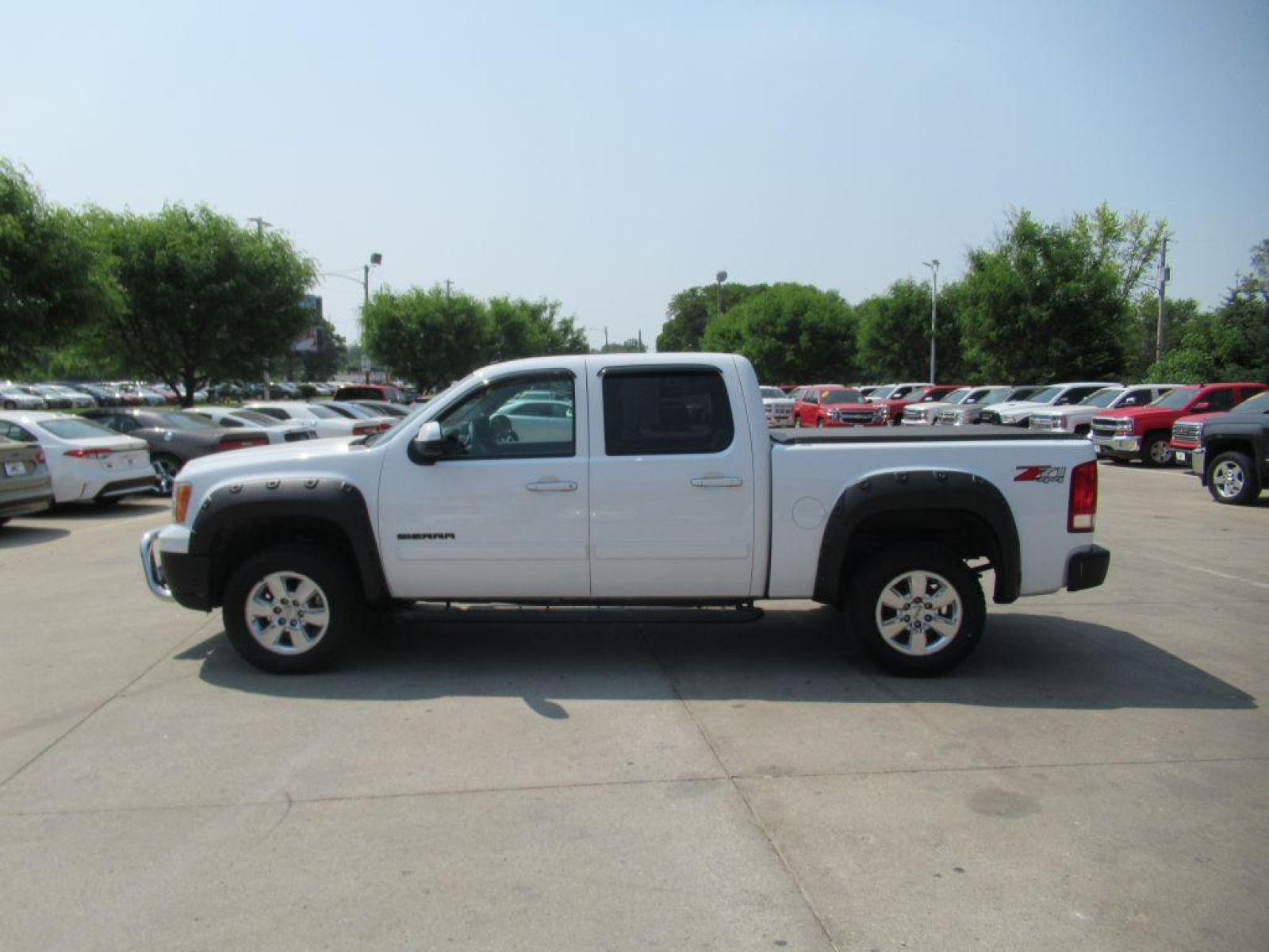 2011 WHITE GMC SIERRA 1500 SLT (3GTP2WE38BG) with an 5.3L engine, Automatic transmission, located at 908 SE 14th Street, Des Moines, IA, 50317, (515) 281-0330, 41.580303, -93.597046 - Photo #7