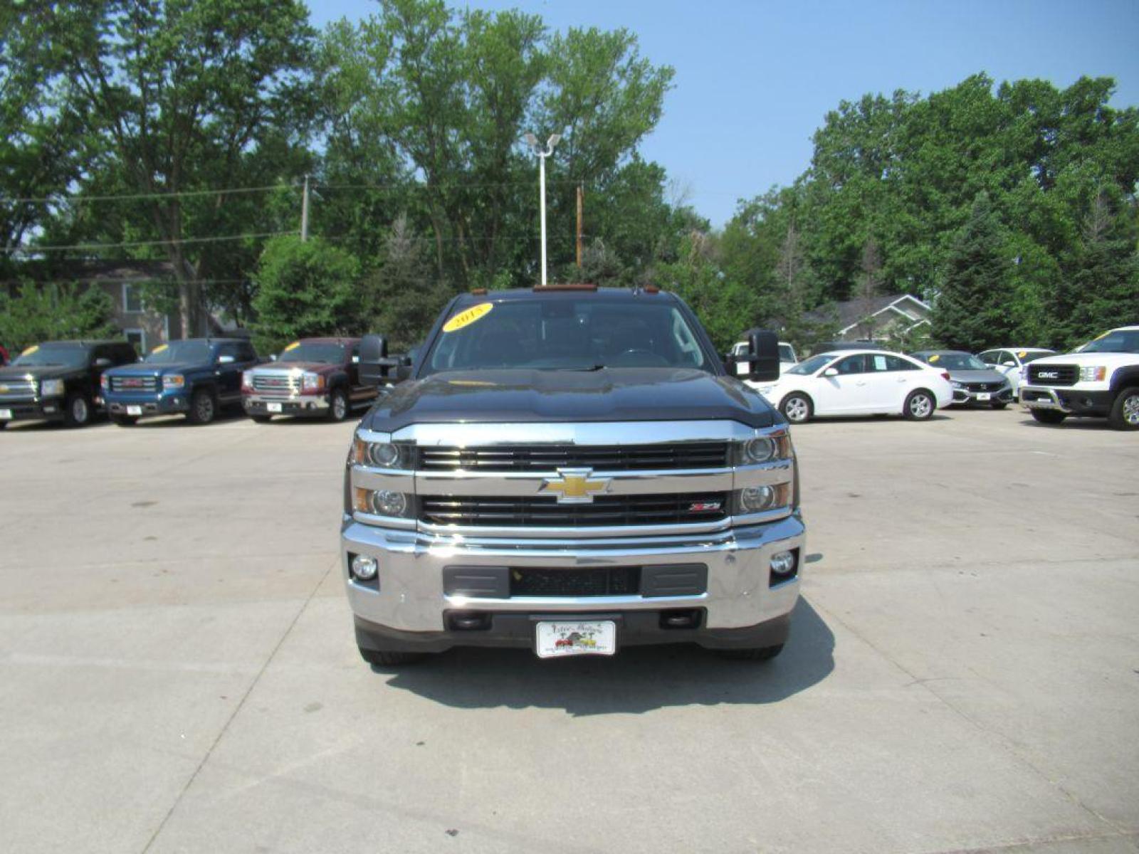 2015 GRAY CHEVROLET SILVERADO 2500 HEAVY DUTY LTZ (1GC1KWE8XFF) with an 6.6L engine, Automatic transmission, located at 908 SE 14th Street, Des Moines, IA, 50317, (515) 281-0330, 41.580303, -93.597046 - Photo #1