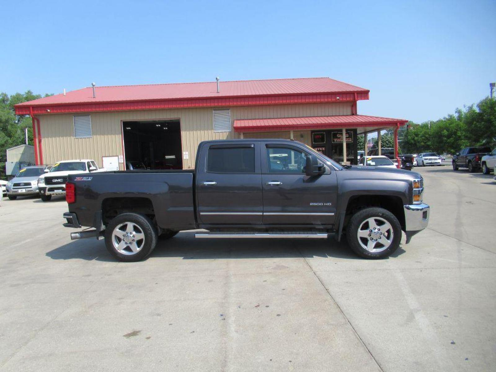 2015 GRAY CHEVROLET SILVERADO 2500 HEAVY DUTY LTZ (1GC1KWE8XFF) with an 6.6L engine, Automatic transmission, located at 908 SE 14th Street, Des Moines, IA, 50317, (515) 281-0330, 41.580303, -93.597046 - Photo #3