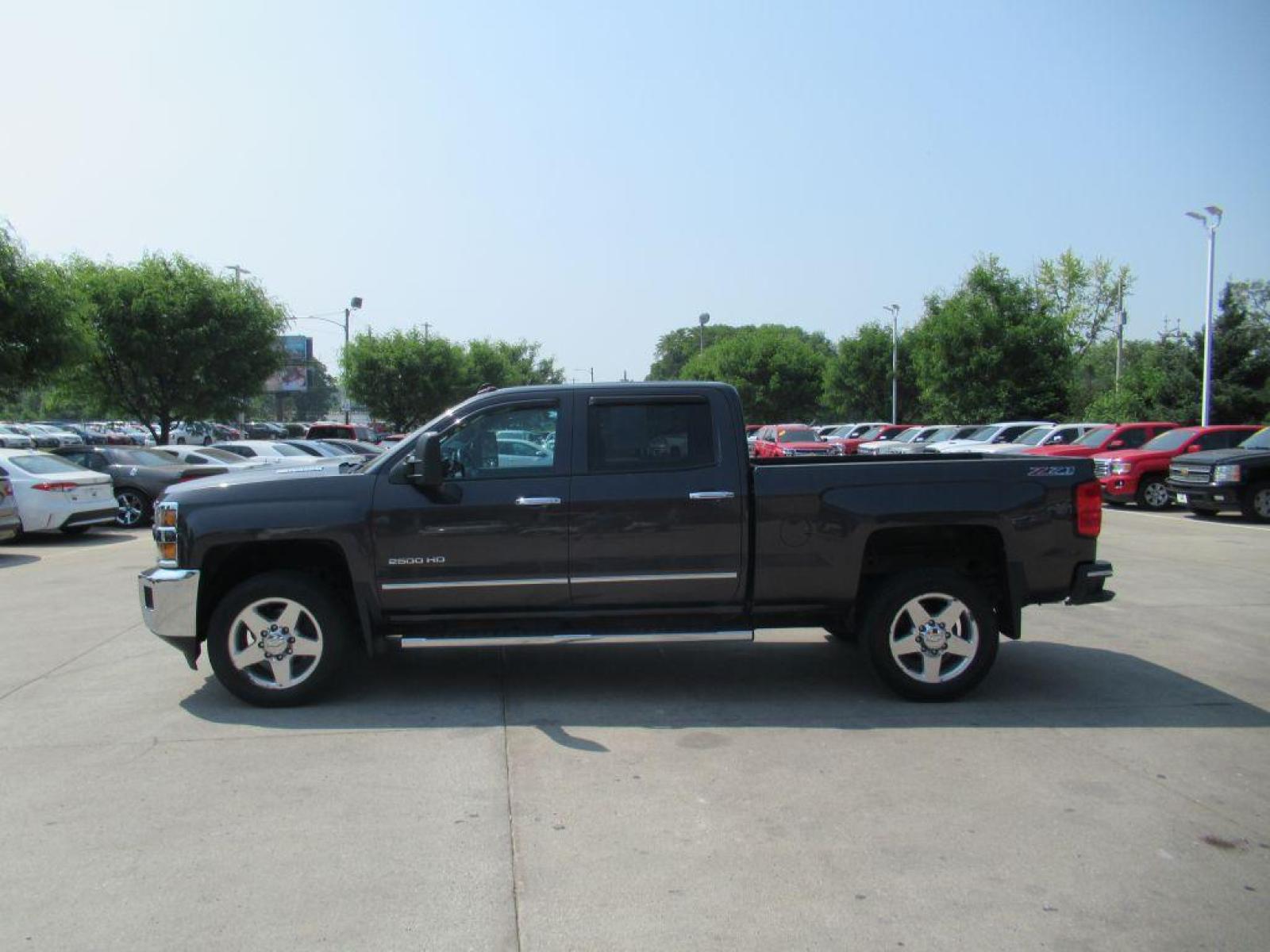 2015 GRAY CHEVROLET SILVERADO 2500 HEAVY DUTY LTZ (1GC1KWE8XFF) with an 6.6L engine, Automatic transmission, located at 908 SE 14th Street, Des Moines, IA, 50317, (515) 281-0330, 41.580303, -93.597046 - Photo #7