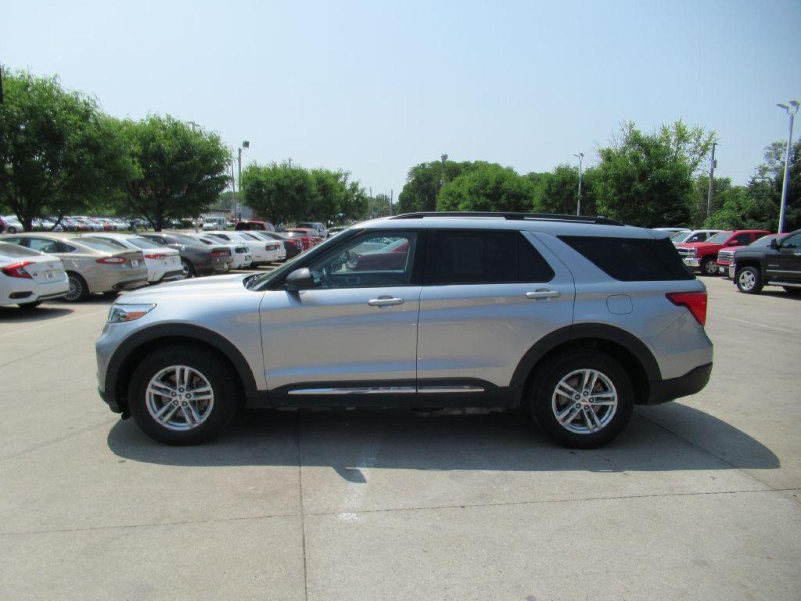 2020 SILVER FORD EXPLORER XLT (1FMSK8DH2LG) with an 2.3L engine, Automatic transmission, located at 908 SE 14th Street, Des Moines, IA, 50317, (515) 281-0330, 41.580303, -93.597046 - Photo #7