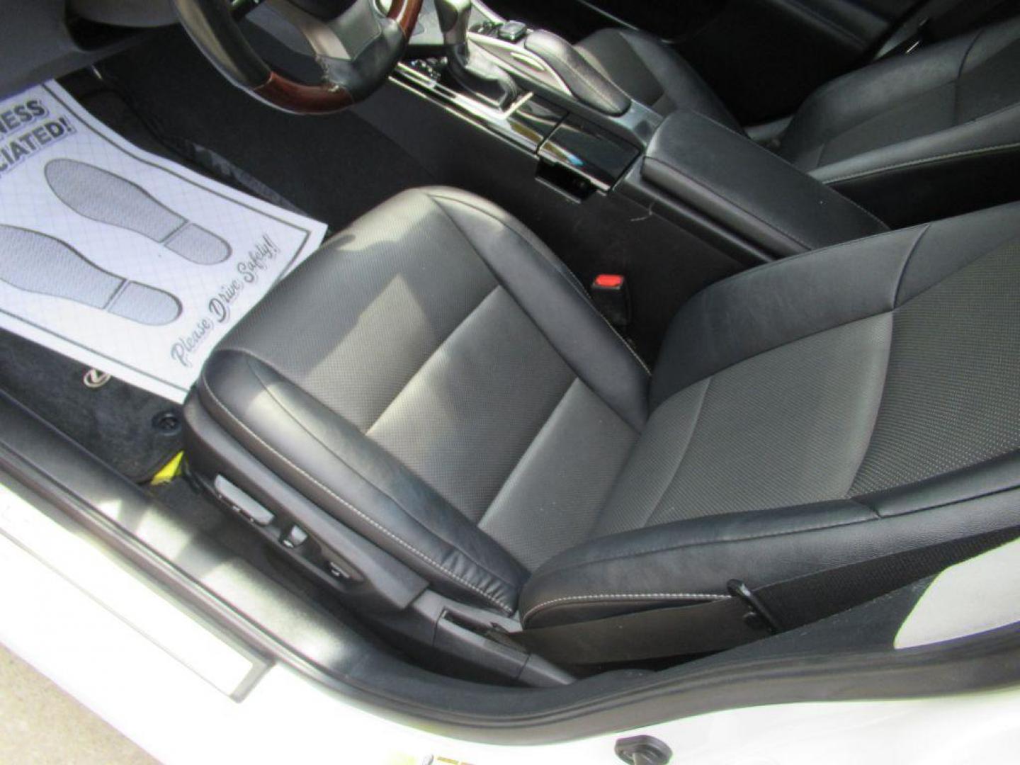 2017 WHITE LEXUS ES 350 (58ABK1GG0HU) with an 3.5L engine, Automatic transmission, located at 908 SE 14th Street, Des Moines, IA, 50317, (515) 281-0330, 41.580303, -93.597046 - Photo#16