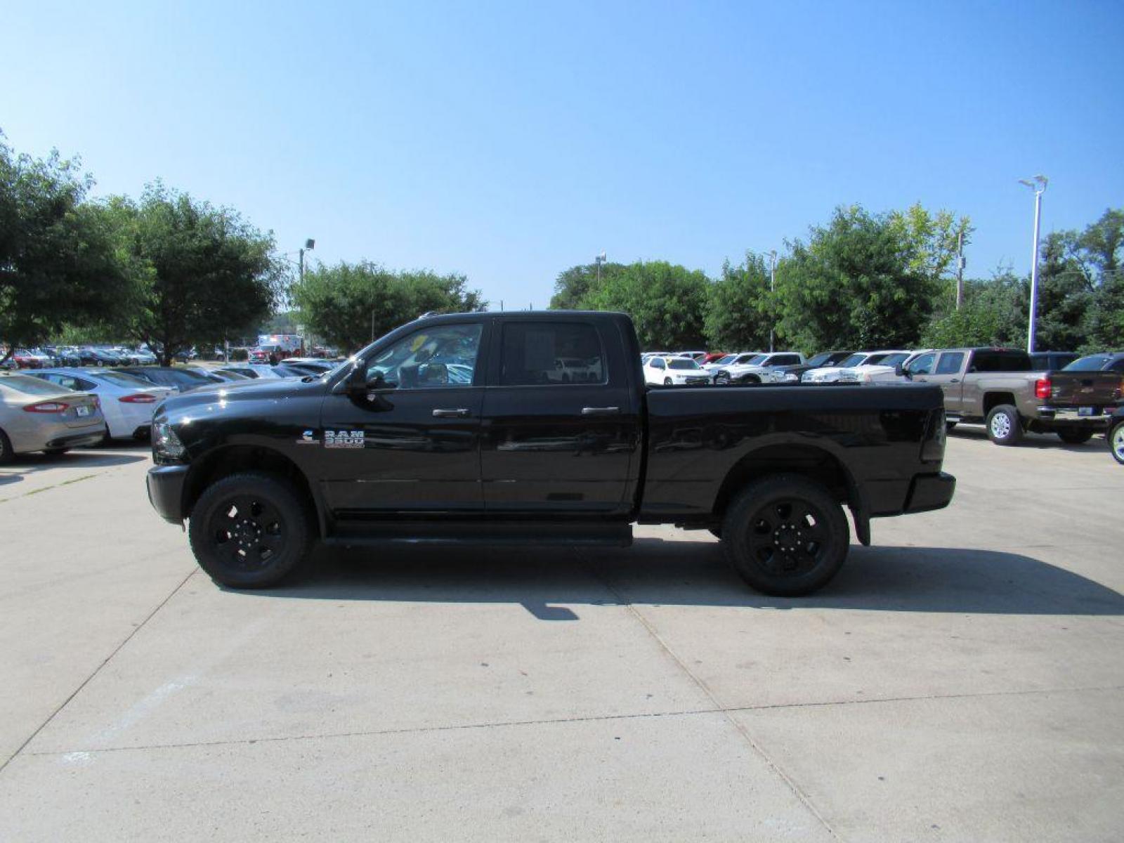 2017 BLACK RAM 3500 ST (3C63R3CL1HG) with an 6.7L engine, Automatic transmission, located at 908 SE 14th Street, Des Moines, IA, 50317, (515) 281-0330, 41.580303, -93.597046 - Photo #7