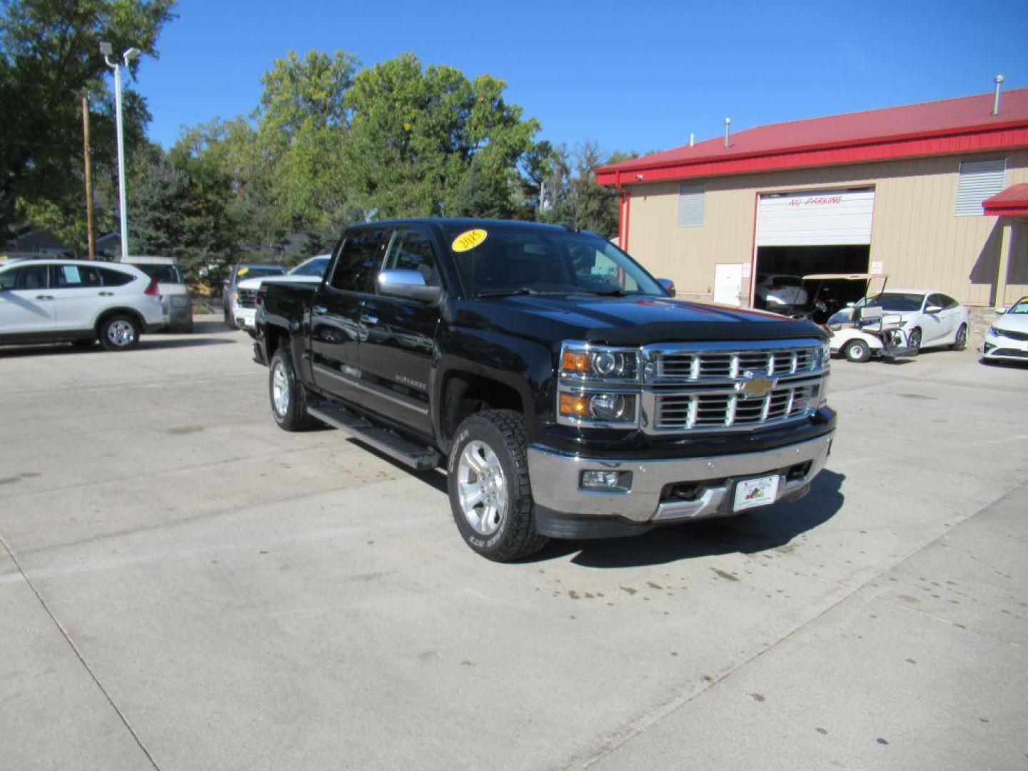 2015 BLACK CHEVROLET SILVERADO 1500 LTZ (3GCUKSEC1FG) with an 5.3L engine, Automatic transmission, located at 908 SE 14th Street, Des Moines, IA, 50317, (515) 281-0330, 41.580303, -93.597046 - Photo#2