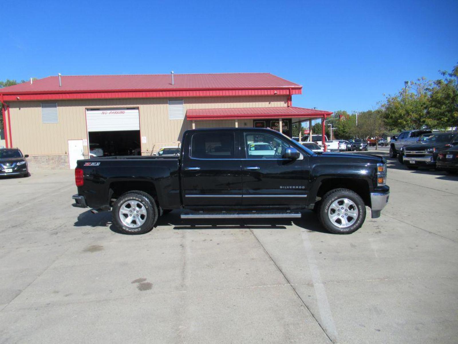 2015 BLACK CHEVROLET SILVERADO 1500 LTZ (3GCUKSEC1FG) with an 5.3L engine, Automatic transmission, located at 908 SE 14th Street, Des Moines, IA, 50317, (515) 281-0330, 41.580303, -93.597046 - Photo #3