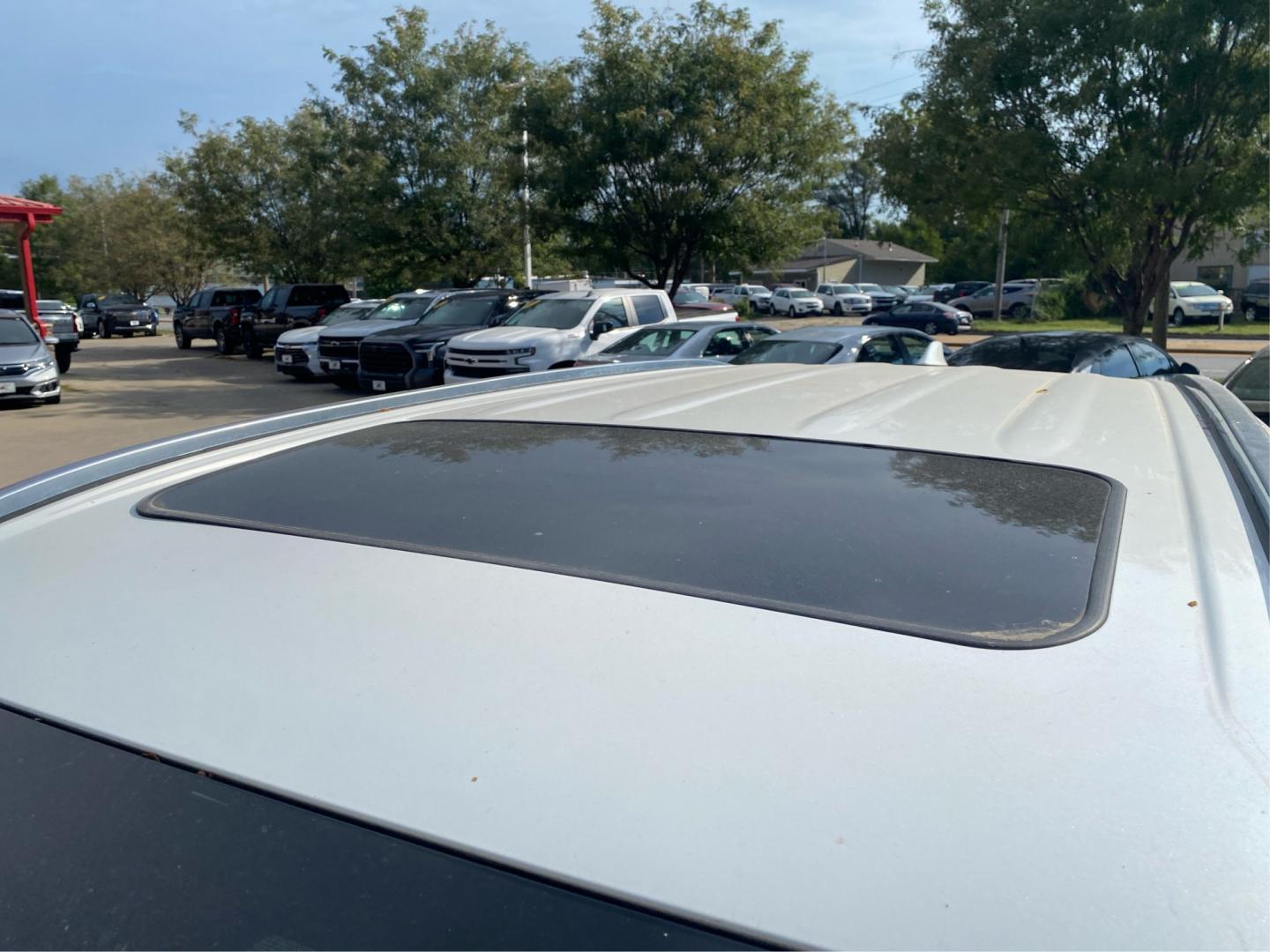 2020 WHITE TOYOTA HIGHLANDER HYBRID LIMITED (5TDDBRCH0LS) with an 2.5L engine, Continuously Variable transmission, located at 908 SE 14th Street, Des Moines, IA, 50317, (515) 281-0330, 41.580303, -93.597046- Photo#11