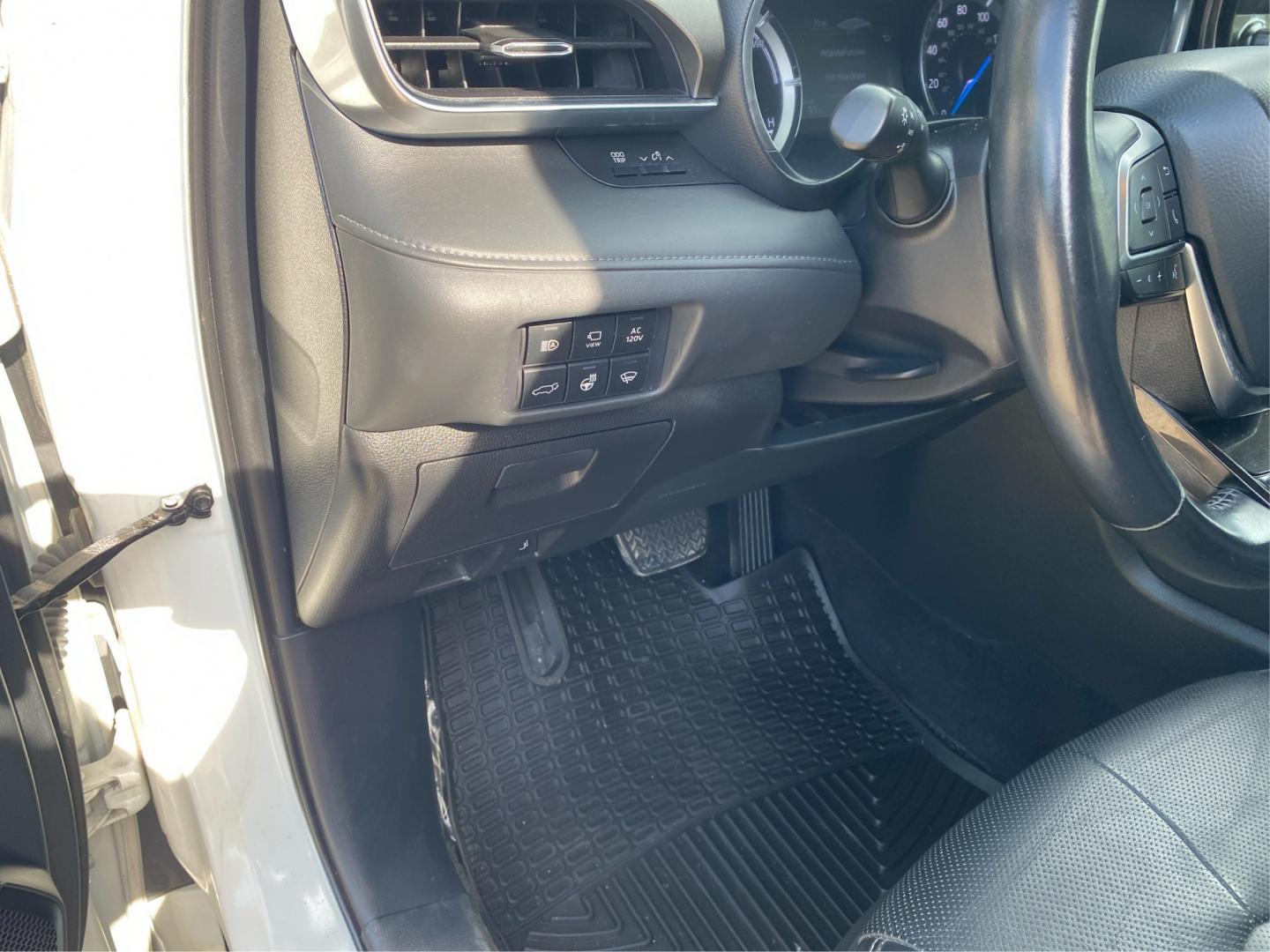 2020 WHITE TOYOTA HIGHLANDER HYBRID LIMITED (5TDDBRCH0LS) with an 2.5L engine, Continuously Variable transmission, located at 908 SE 14th Street, Des Moines, IA, 50317, (515) 281-0330, 41.580303, -93.597046- Photo#17