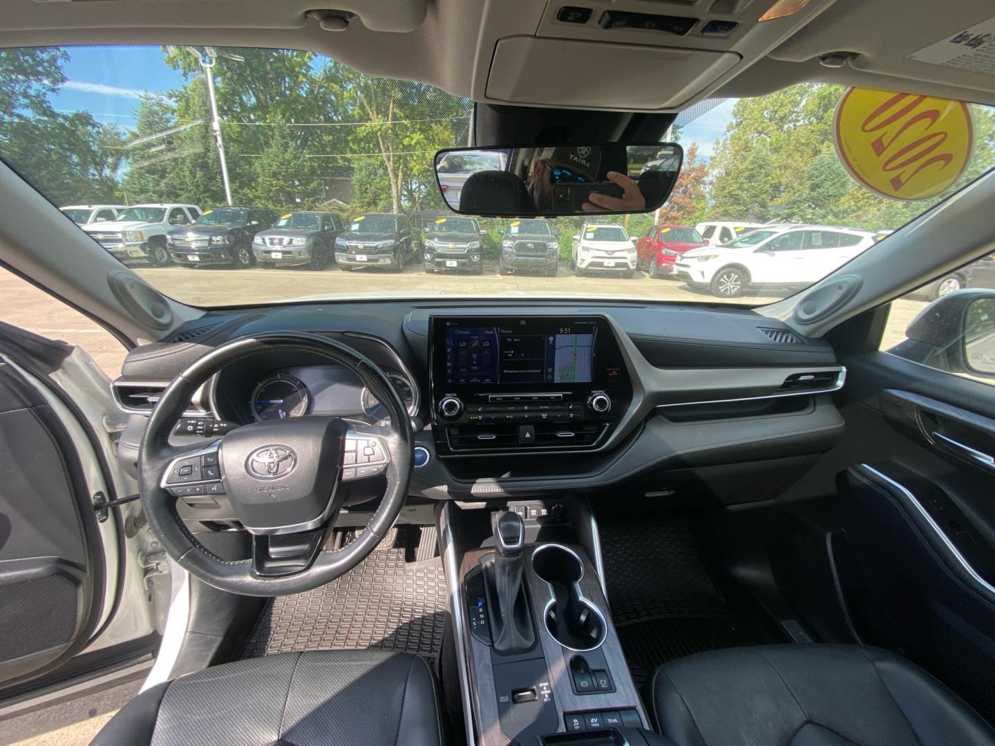 2020 WHITE TOYOTA HIGHLANDER HYBRID LIMITED (5TDDBRCH0LS) with an 2.5L engine, Continuously Variable transmission, located at 908 SE 14th Street, Des Moines, IA, 50317, (515) 281-0330, 41.580303, -93.597046- Photo#21