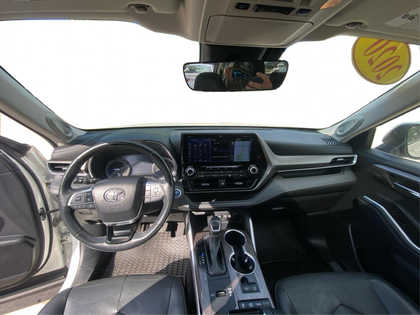 2020 WHITE TOYOTA HIGHLANDER HYBRID LIMITED (5TDDBRCH0LS) with an 2.5L engine, Continuously Variable transmission, located at 908 SE 14th Street, Des Moines, IA, 50317, (515) 281-0330, 41.580303, -93.597046- Photo#22
