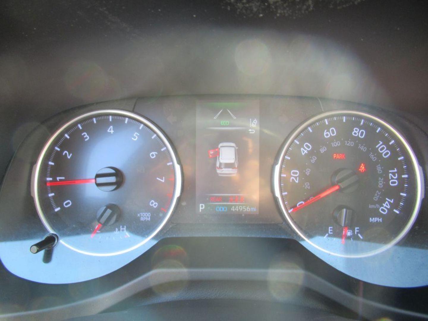 2019 WHITE TOYOTA RAV4 XLE (JTMP1RFV4KD) with an 2.5L engine, Automatic transmission, located at 908 SE 14th Street, Des Moines, IA, 50317, (515) 281-0330, 41.580303, -93.597046 - Photo#23