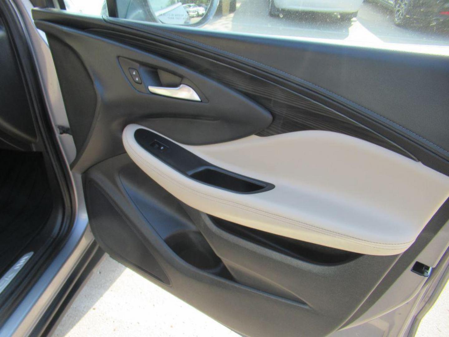 2020 GRAY BUICK ENVISION PREFERRED (LRBFX1SA1LD) with an 2.5L engine, Automatic transmission, located at 908 SE 14th Street, Des Moines, IA, 50317, (515) 281-0330, 41.580303, -93.597046 - Photo#12