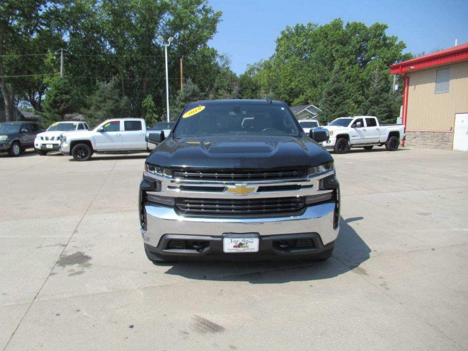 2019 BLACK CHEVROLET SILVERADO 1500 LT (1GCUYDED8KZ) with an 5.3L engine, Automatic transmission, located at 908 SE 14th Street, Des Moines, IA, 50317, (515) 281-0330, 41.580303, -93.597046 - Photo #1