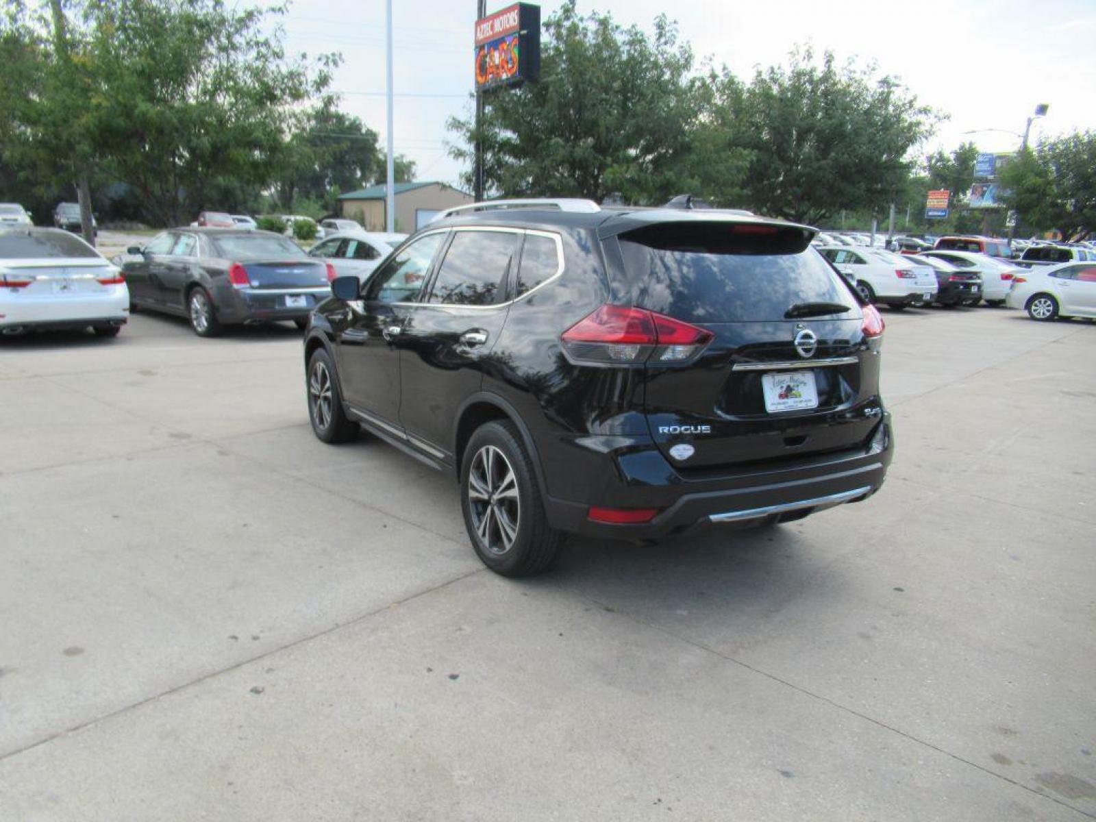 2018 BLACK NISSAN ROGUE SL (JN8AT2MV7JW) with an 2.5L engine, Continuously Variable transmission, located at 908 SE 14th Street, Des Moines, IA, 50317, (515) 281-0330, 41.580303, -93.597046 - Photo #6
