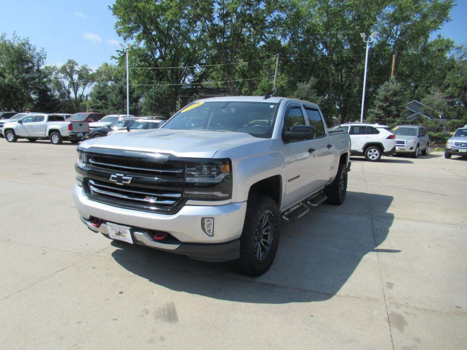 2018 SILVER CHEVROLET SILVERADO 1500 LTZ (3GCUKSEC9JG) with an 5.3L engine, Automatic transmission, located at 908 SE 14th Street, Des Moines, IA, 50317, (515) 281-0330, 41.580303, -93.597046 - Photo #0