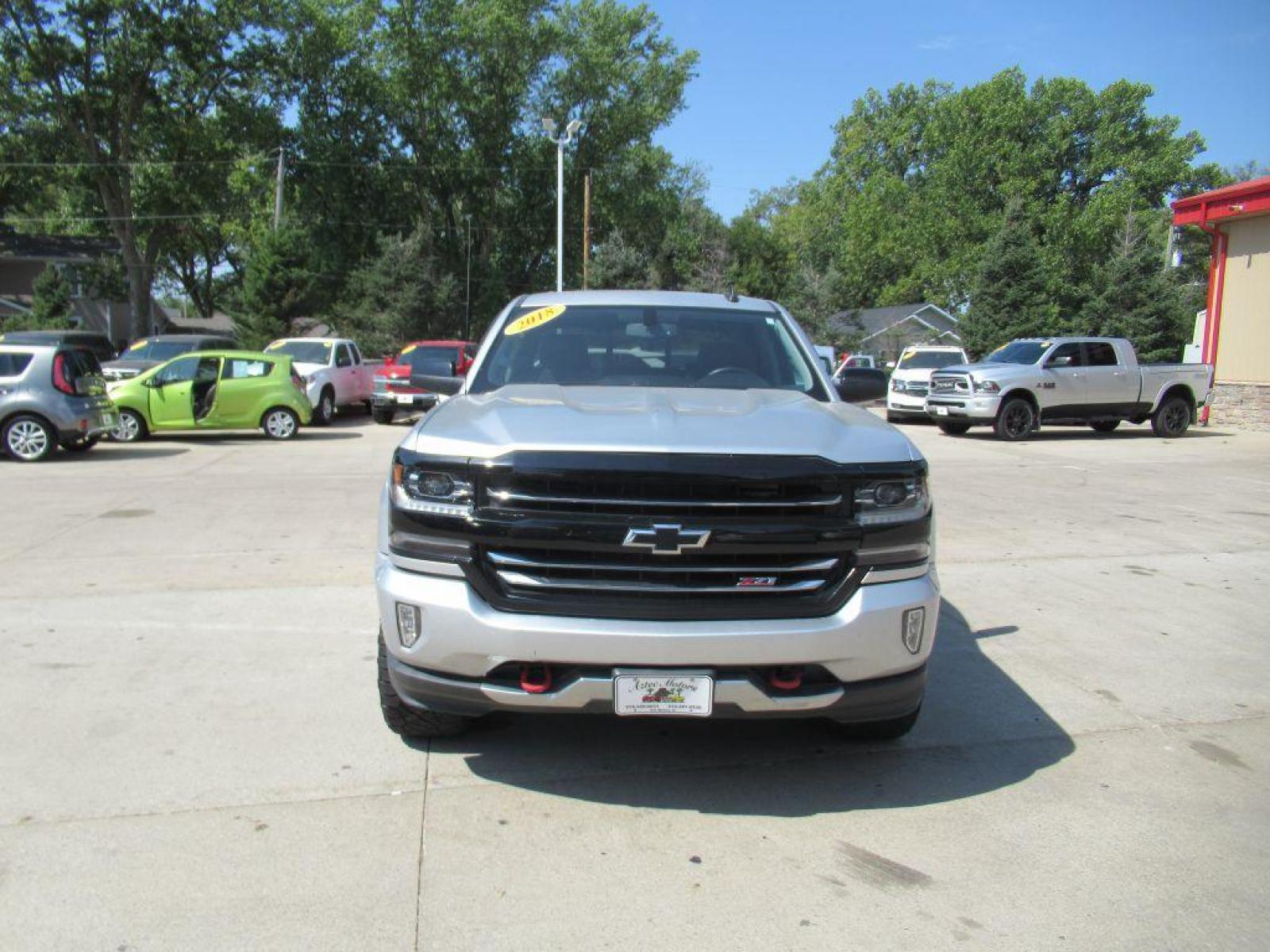 2018 SILVER CHEVROLET SILVERADO 1500 LTZ (3GCUKSEC9JG) with an 5.3L engine, Automatic transmission, located at 908 SE 14th Street, Des Moines, IA, 50317, (515) 281-0330, 41.580303, -93.597046 - Photo #1