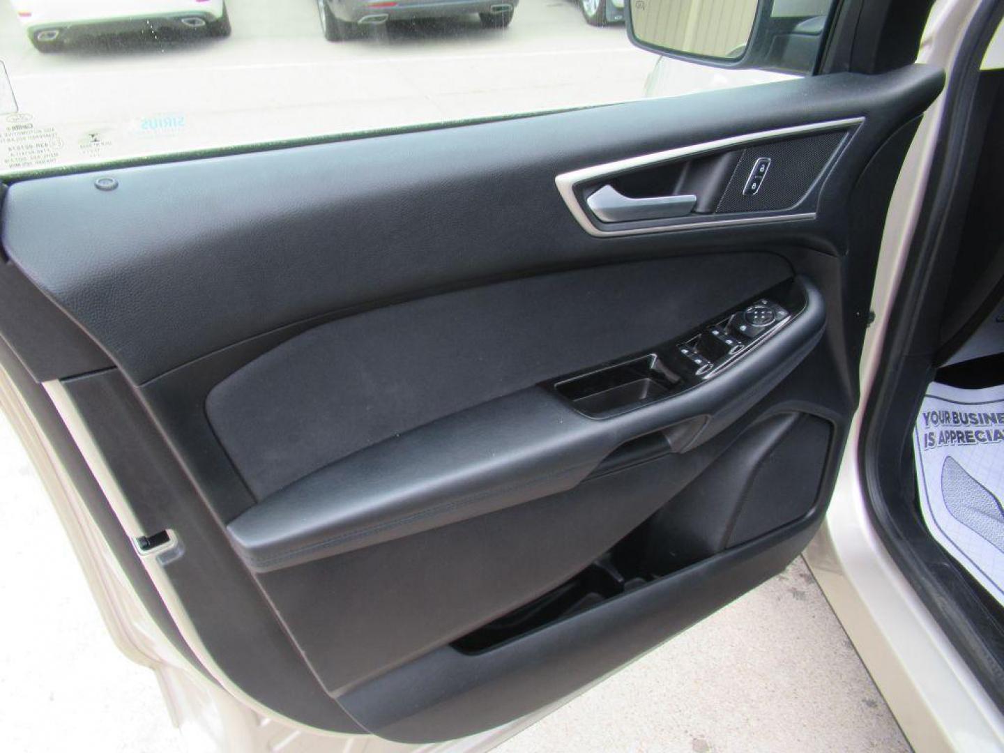2018 GOLD FORD EDGE SEL (2FMPK4J96JB) with an 2.0L engine, Automatic transmission, located at 908 SE 14th Street, Des Moines, IA, 50317, (515) 281-0330, 41.580303, -93.597046 - Photo#9