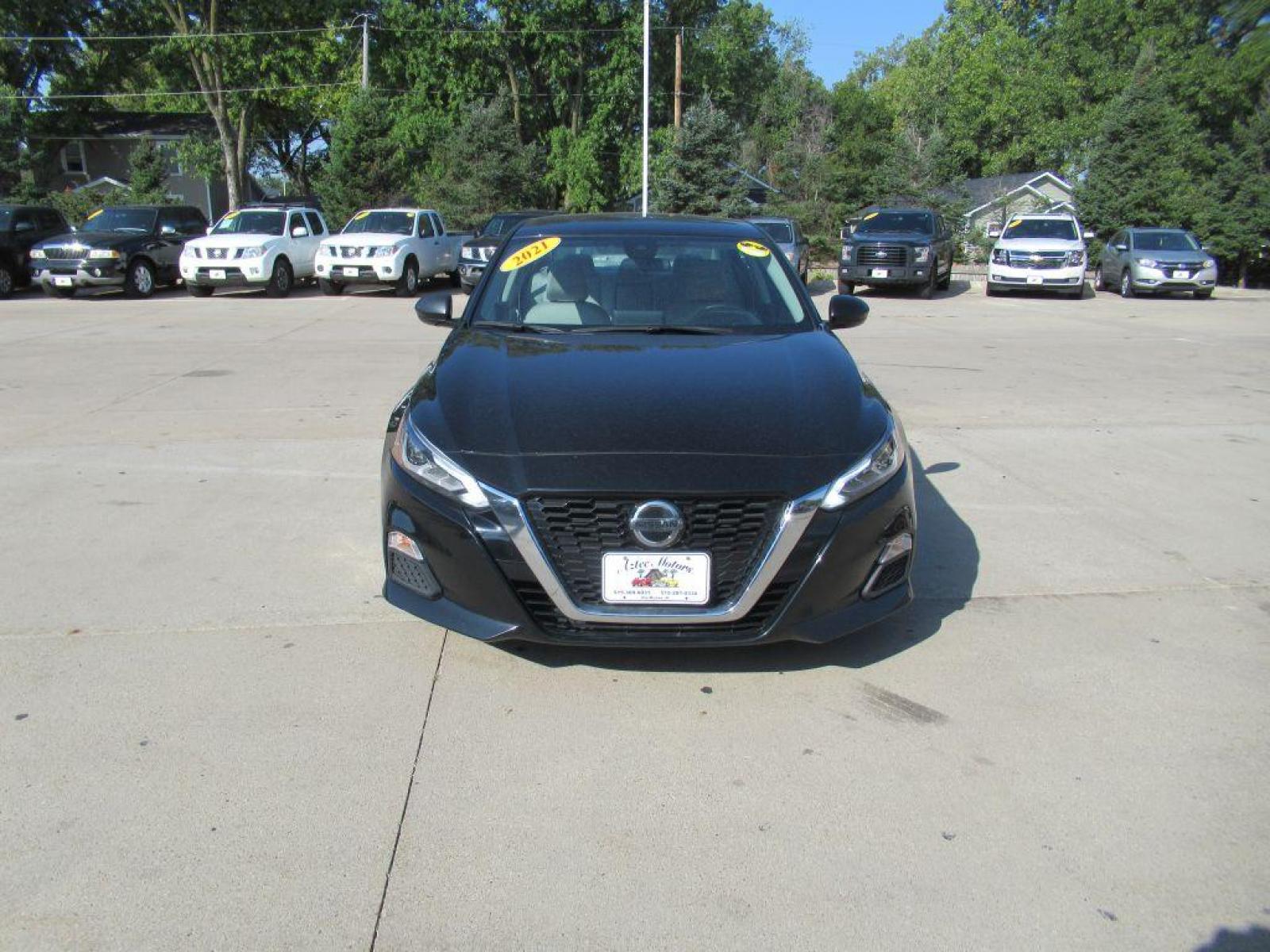 2021 BLACK NISSAN ALTIMA SV (1N4BL4DV9MN) with an 2.5L engine, Continuously Variable transmission, located at 908 SE 14th Street, Des Moines, IA, 50317, (515) 281-0330, 41.580303, -93.597046 - Photo #1