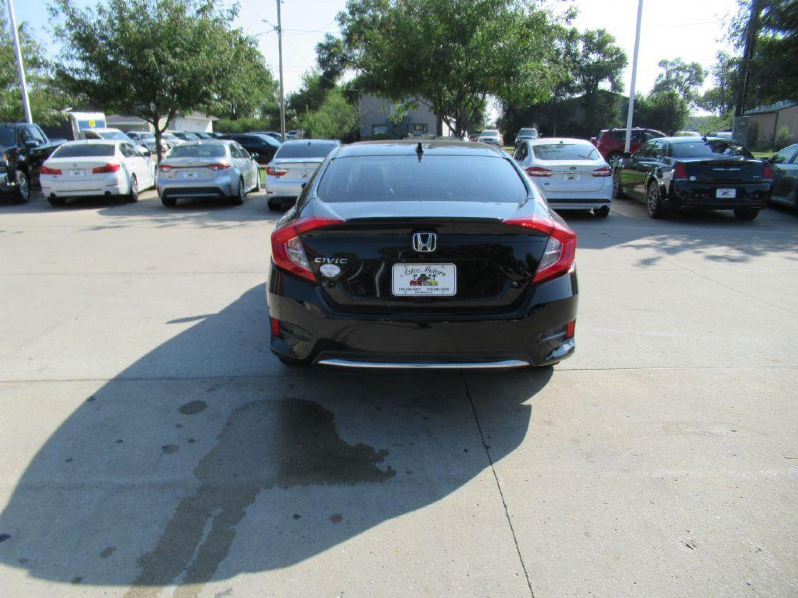 2018 BLACK HONDA CIVIC EX (JHMFC1F3XJX) with an 1.5L engine, Continuously Variable transmission, located at 908 SE 14th Street, Des Moines, IA, 50317, (515) 281-0330, 41.580303, -93.597046 - Photo #5
