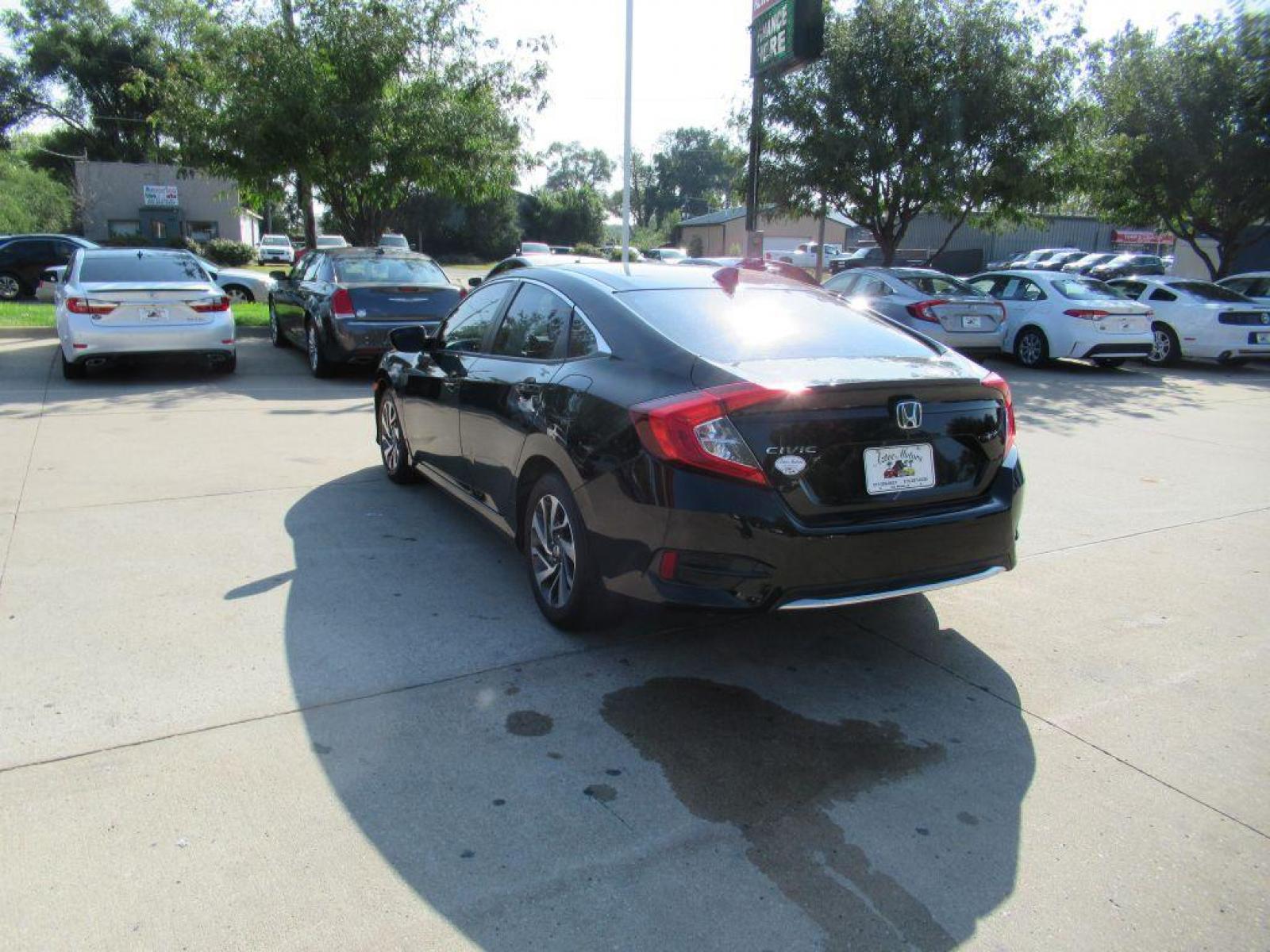 2018 BLACK HONDA CIVIC EX (JHMFC1F3XJX) with an 1.5L engine, Continuously Variable transmission, located at 908 SE 14th Street, Des Moines, IA, 50317, (515) 281-0330, 41.580303, -93.597046 - Photo #6