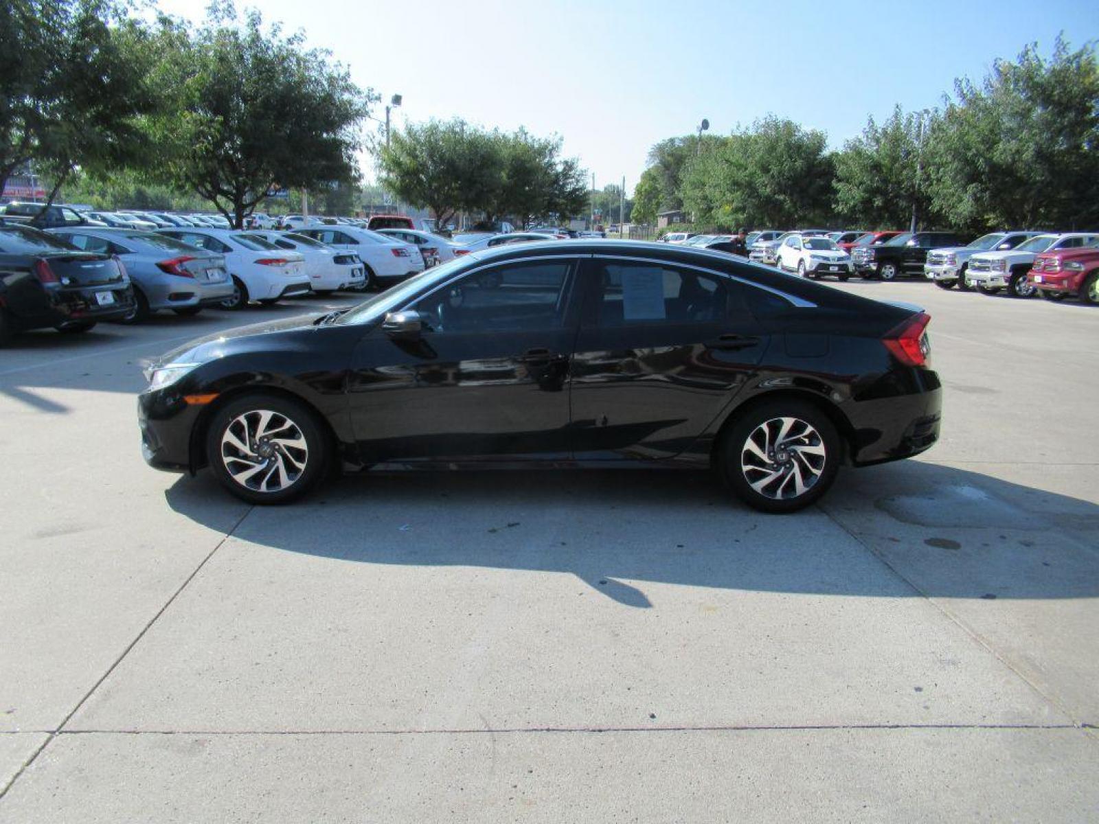 2018 BLACK HONDA CIVIC EX (JHMFC1F3XJX) with an 1.5L engine, Continuously Variable transmission, located at 908 SE 14th Street, Des Moines, IA, 50317, (515) 281-0330, 41.580303, -93.597046 - Photo #7