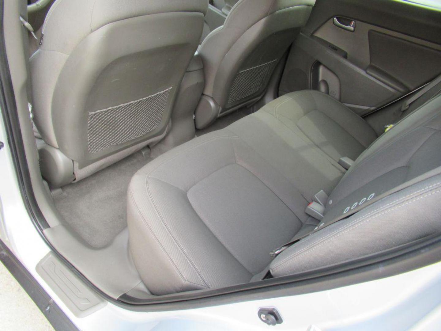 2011 SILVER KIA SPORTAGE EX (KNDPCCA22B7) with an 2.4L engine, Automatic transmission, located at 908 SE 14th Street, Des Moines, IA, 50317, (515) 281-0330, 41.580303, -93.597046 - Photo#15