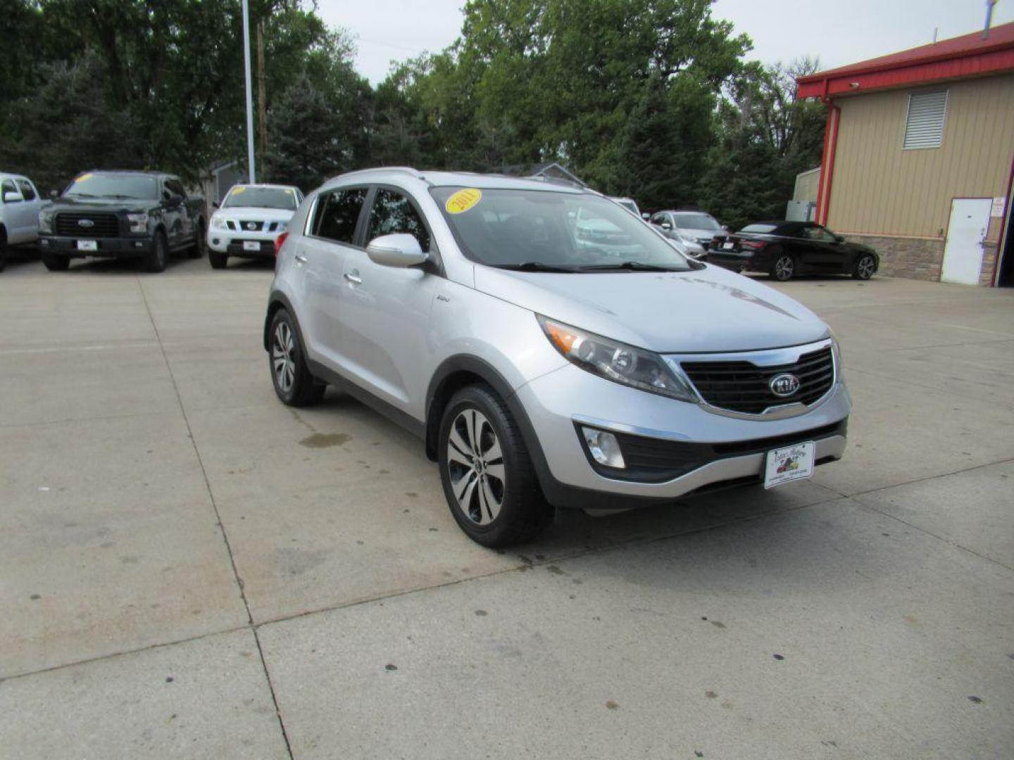2011 SILVER KIA SPORTAGE EX (KNDPCCA22B7) with an 2.4L engine, Automatic transmission, located at 908 SE 14th Street, Des Moines, IA, 50317, (515) 281-0330, 41.580303, -93.597046 - Photo#2
