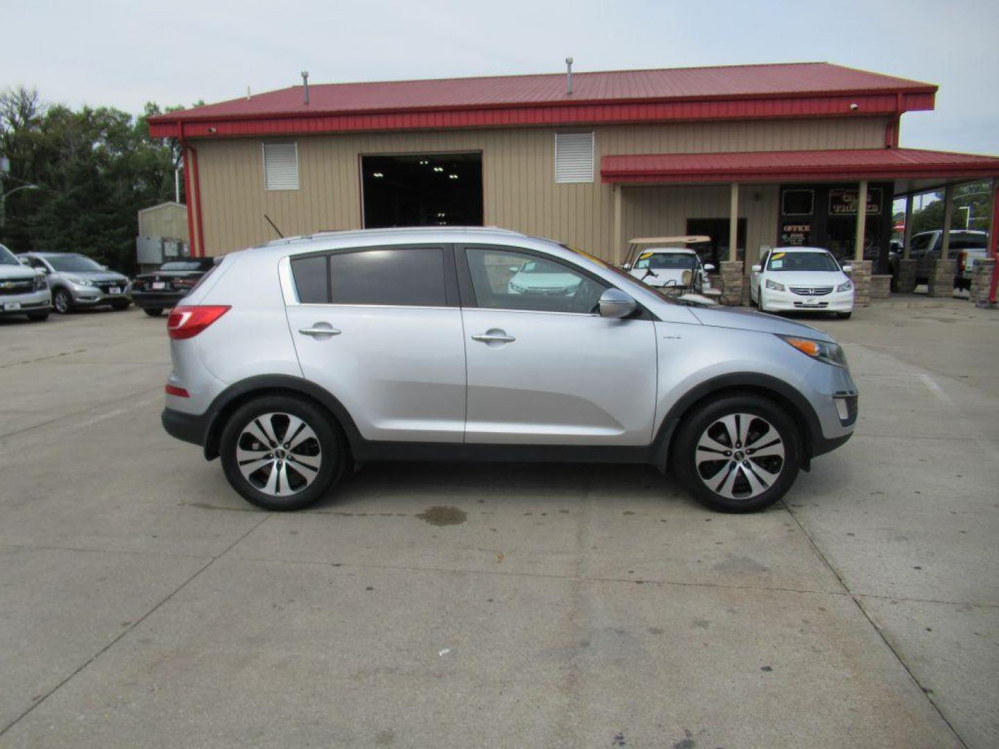 2011 SILVER KIA SPORTAGE EX (KNDPCCA22B7) with an 2.4L engine, Automatic transmission, located at 908 SE 14th Street, Des Moines, IA, 50317, (515) 281-0330, 41.580303, -93.597046 - Photo#3