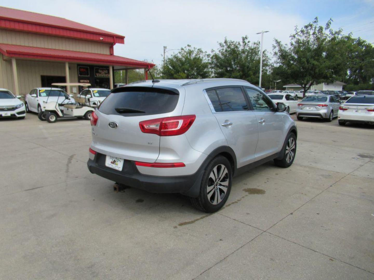 2011 SILVER KIA SPORTAGE EX (KNDPCCA22B7) with an 2.4L engine, Automatic transmission, located at 908 SE 14th Street, Des Moines, IA, 50317, (515) 281-0330, 41.580303, -93.597046 - Photo#4