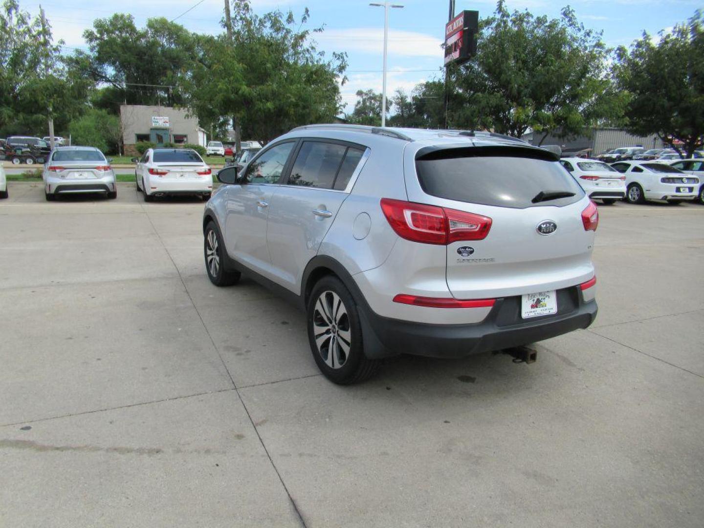 2011 SILVER KIA SPORTAGE EX (KNDPCCA22B7) with an 2.4L engine, Automatic transmission, located at 908 SE 14th Street, Des Moines, IA, 50317, (515) 281-0330, 41.580303, -93.597046 - Photo#6