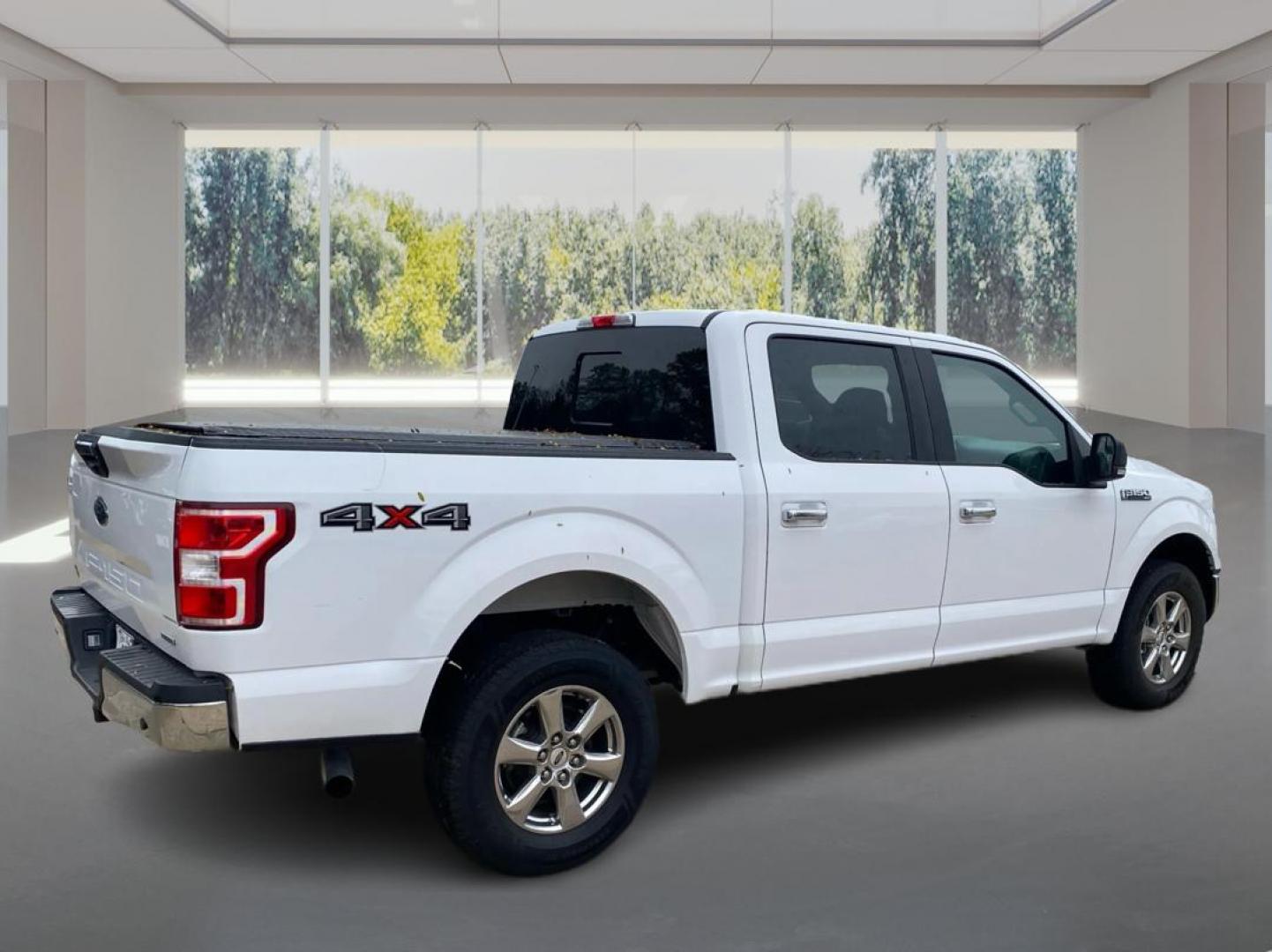 2019 WHITE FORD F150 SUPERCREW XLT (1FTEW1E47KK) with an 3.5L engine, Automatic transmission, located at 908 SE 14th Street, Des Moines, IA, 50317, (515) 281-0330, 41.580303, -93.597046 - Photo#2