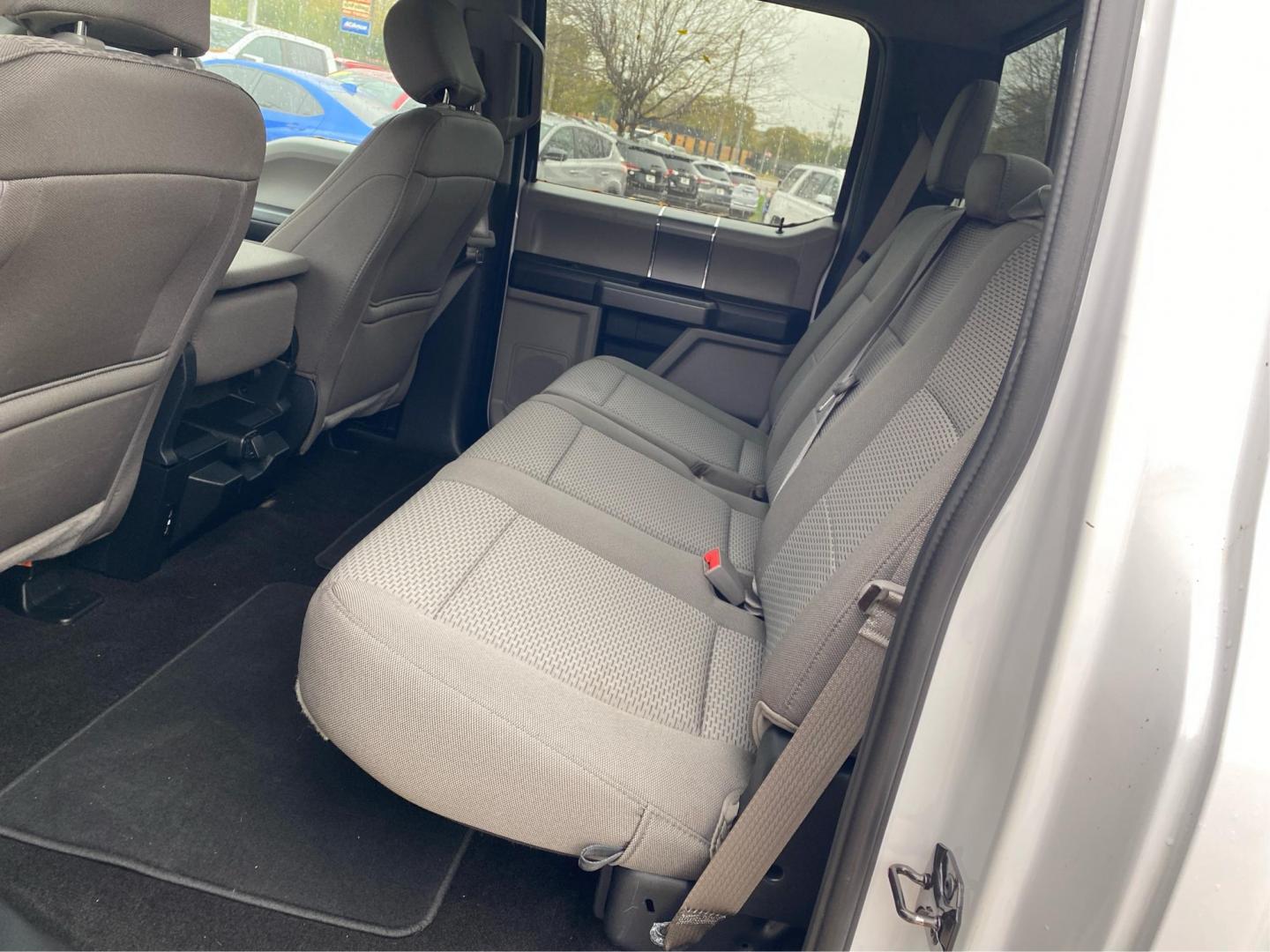 2019 WHITE FORD F150 SUPERCREW XLT (1FTEW1E47KK) with an 3.5L engine, Automatic transmission, located at 908 SE 14th Street, Des Moines, IA, 50317, (515) 281-0330, 41.580303, -93.597046 - Photo#9
