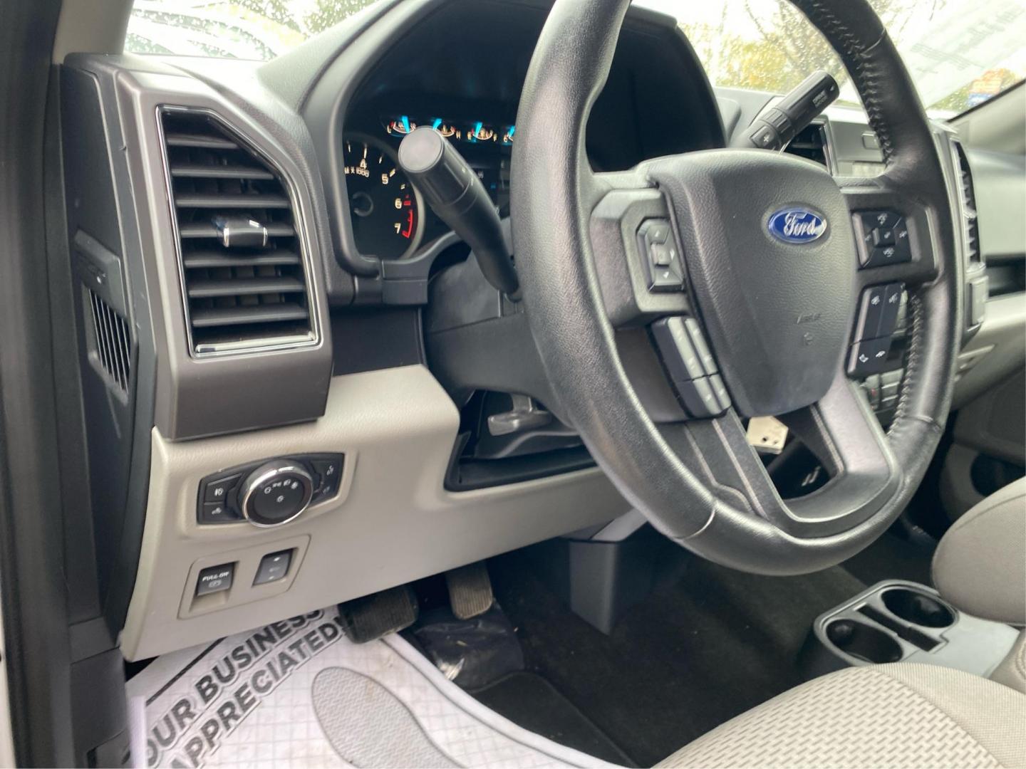 2019 WHITE FORD F150 SUPERCREW XLT (1FTEW1E47KK) with an 3.5L engine, Automatic transmission, located at 908 SE 14th Street, Des Moines, IA, 50317, (515) 281-0330, 41.580303, -93.597046 - Photo#16
