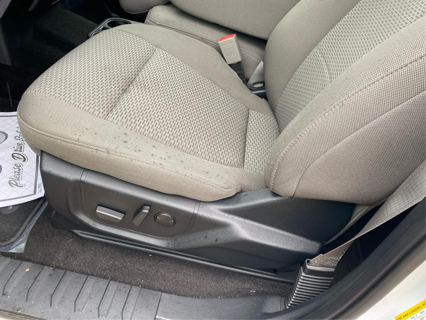 2019 WHITE FORD F150 SUPERCREW XLT (1FTEW1E47KK) with an 3.5L engine, Automatic transmission, located at 908 SE 14th Street, Des Moines, IA, 50317, (515) 281-0330, 41.580303, -93.597046 - Photo#17