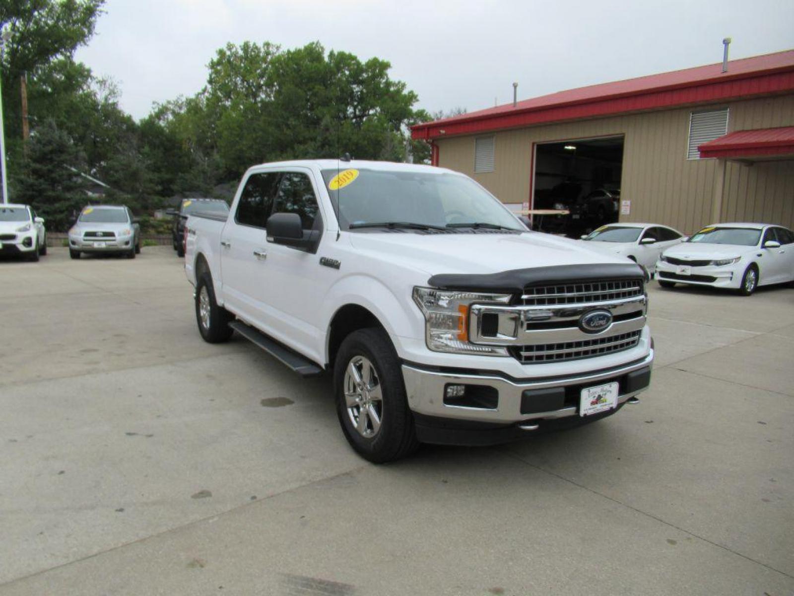 2019 WHITE FORD F150 SUPERCREW XLT (1FTEW1E47KK) with an 3.5L engine, Automatic transmission, located at 908 SE 14th Street, Des Moines, IA, 50317, (515) 281-0330, 41.580303, -93.597046 - Photo #2