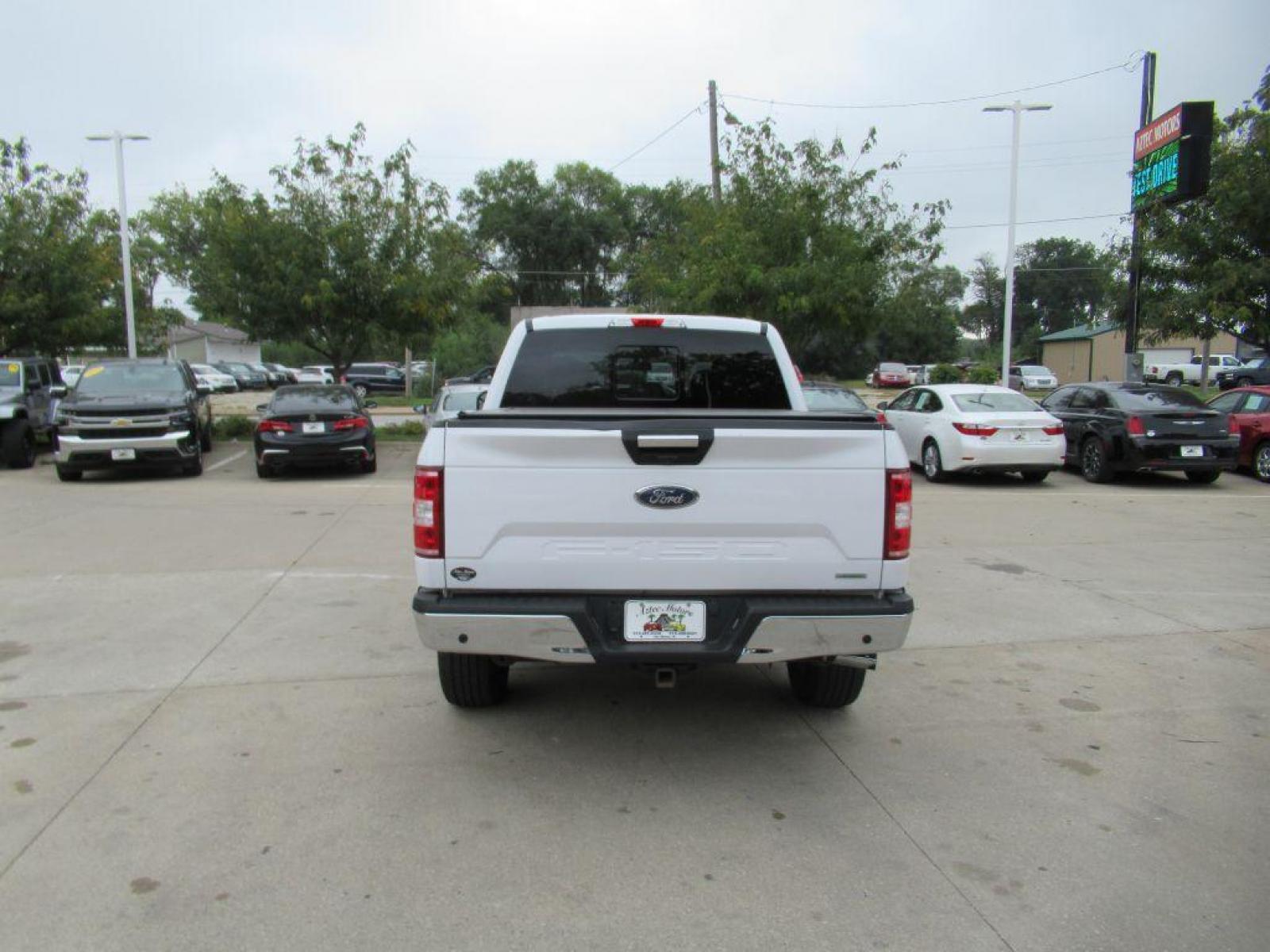 2019 WHITE FORD F150 SUPERCREW XLT (1FTEW1E47KK) with an 3.5L engine, Automatic transmission, located at 908 SE 14th Street, Des Moines, IA, 50317, (515) 281-0330, 41.580303, -93.597046 - Photo #5