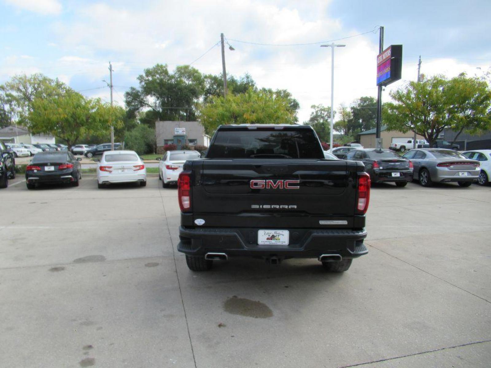 2022 BLACK GMC SIERRA LIMITED 1500 ELEVATION (3GTU9CED6NG) with an 5.3L engine, Automatic transmission, located at 908 SE 14th Street, Des Moines, IA, 50317, (515) 281-0330, 41.580303, -93.597046 - Photo #5