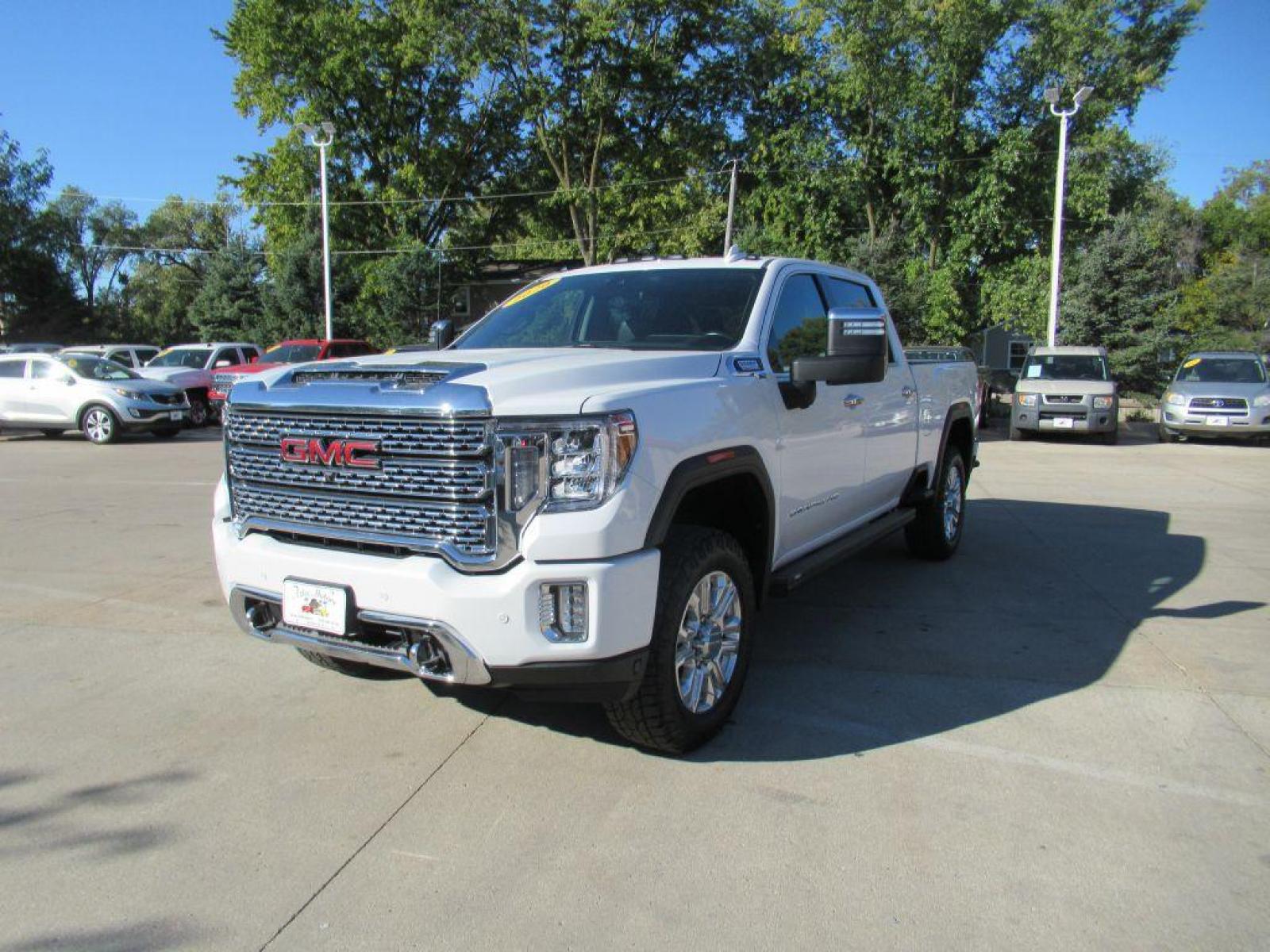 2020 WHITE GMC SIERRA 2500 DENALI (1GT49REYXLF) with an 6.6L engine, Automatic transmission, located at 908 SE 14th Street, Des Moines, IA, 50317, (515) 281-0330, 41.580303, -93.597046 - Photo #0