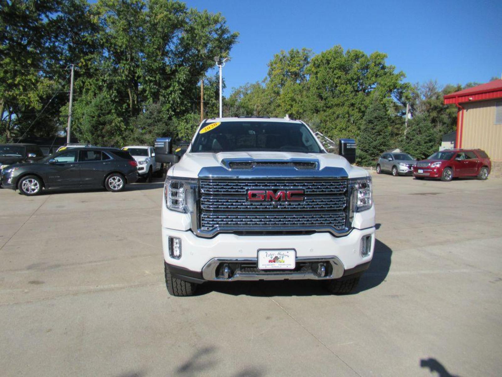 2020 WHITE GMC SIERRA 2500 DENALI (1GT49REYXLF) with an 6.6L engine, Automatic transmission, located at 908 SE 14th Street, Des Moines, IA, 50317, (515) 281-0330, 41.580303, -93.597046 - Photo #1