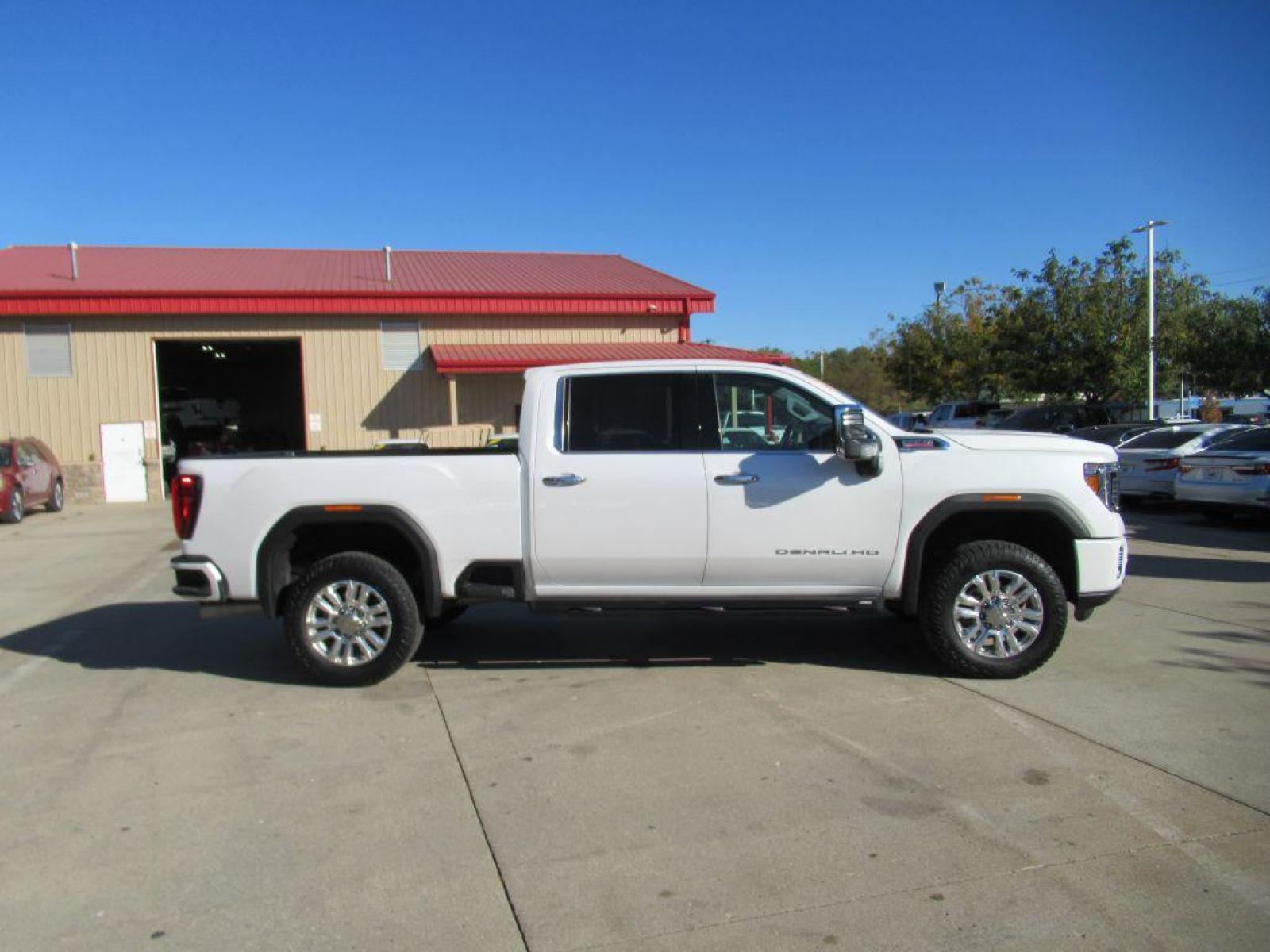 2020 WHITE GMC SIERRA 2500 DENALI (1GT49REYXLF) with an 6.6L engine, Automatic transmission, located at 908 SE 14th Street, Des Moines, IA, 50317, (515) 281-0330, 41.580303, -93.597046 - Photo #3