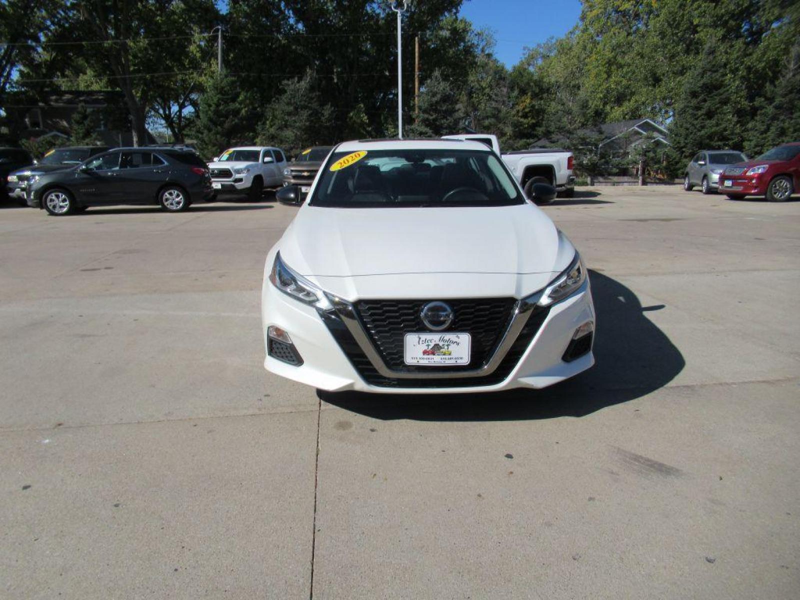 2020 WHITE NISSAN ALTIMA SR (1N4BL4CV0LC) with an 2.5L engine, Automatic transmission, located at 908 SE 14th Street, Des Moines, IA, 50317, (515) 281-0330, 41.580303, -93.597046 - Photo #1