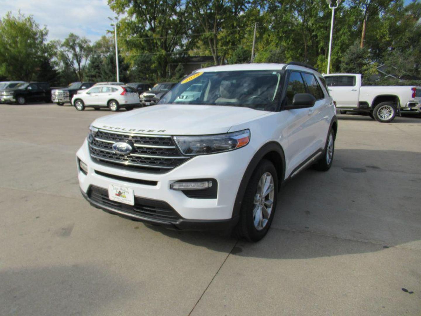 2020 WHITE FORD EXPLORER XLT (1FMSK7DH6LG) with an 2.3L engine, Automatic transmission, located at 908 SE 14th Street, Des Moines, IA, 50317, (515) 281-0330, 41.580303, -93.597046 - Photo#0