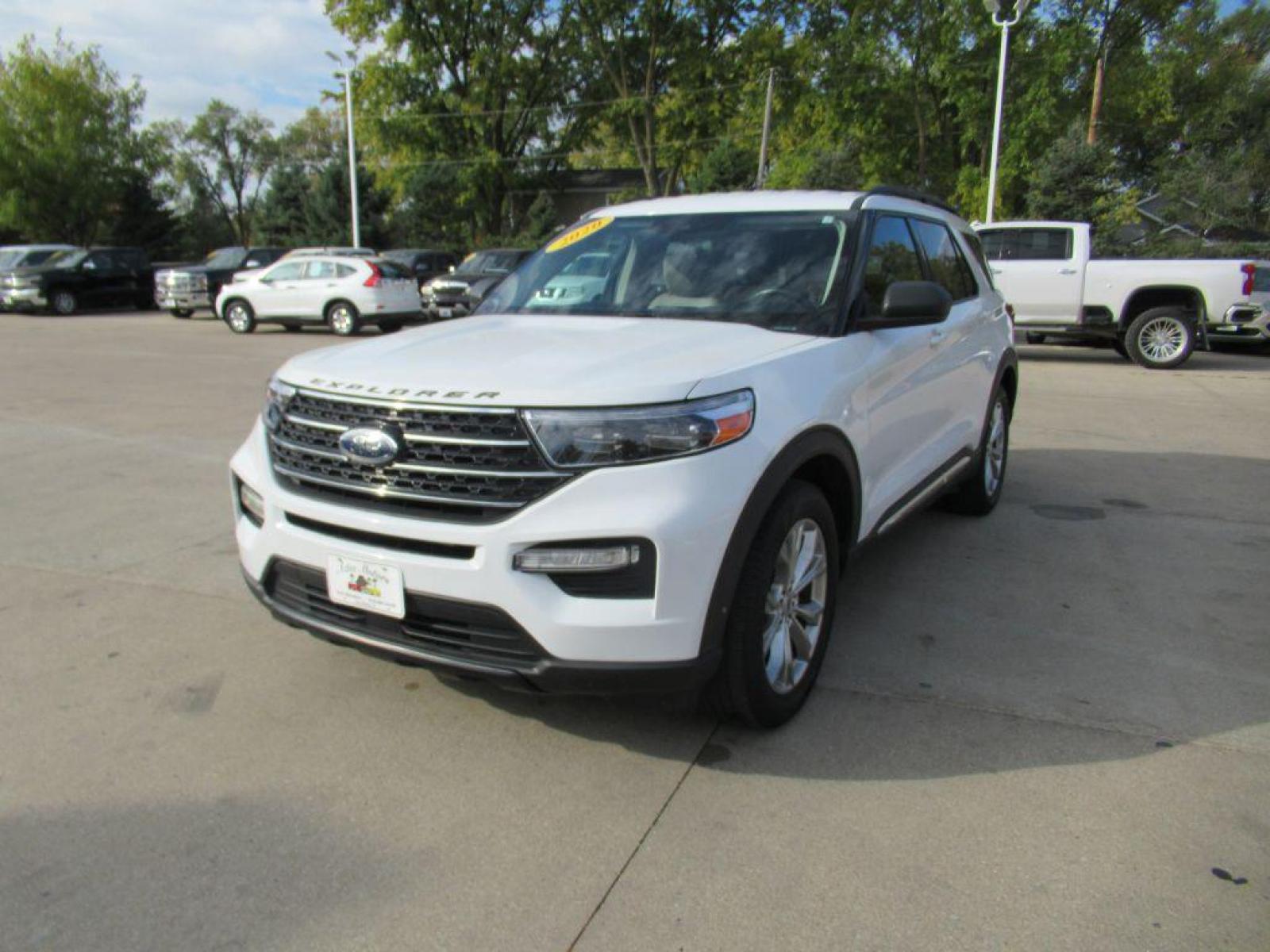 2020 WHITE FORD EXPLORER XLT (1FMSK7DH6LG) with an 2.3L engine, Automatic transmission, located at 908 SE 14th Street, Des Moines, IA, 50317, (515) 281-0330, 41.580303, -93.597046 - Photo #0